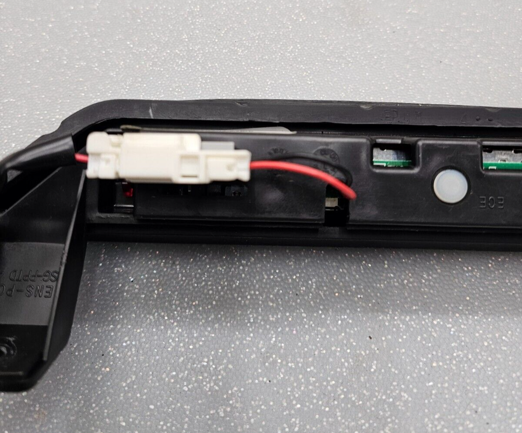 05-08 Nissan Pathfinder Xterra Third Center Brake Light Tail Light Assembly OEM