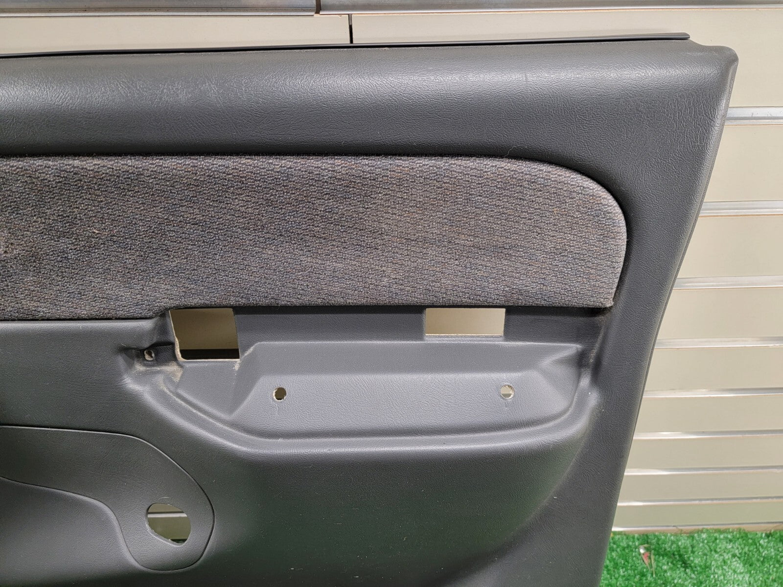 🔥03-06 Chevy Silverado SIERRA Door Panel Front Right passenger DARK GRAY D5