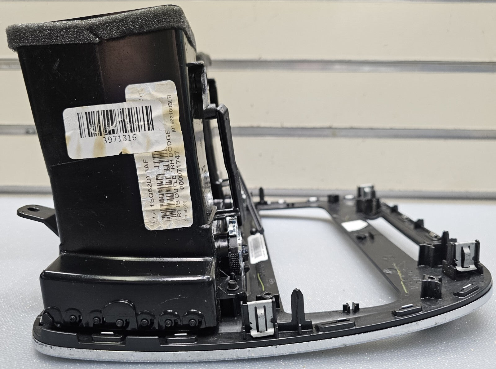 12-20 DODGE CARAVAN CENTER DASH RADIO SUUROUND BEZEL CLIMATE CONTROL TRIM PANEL