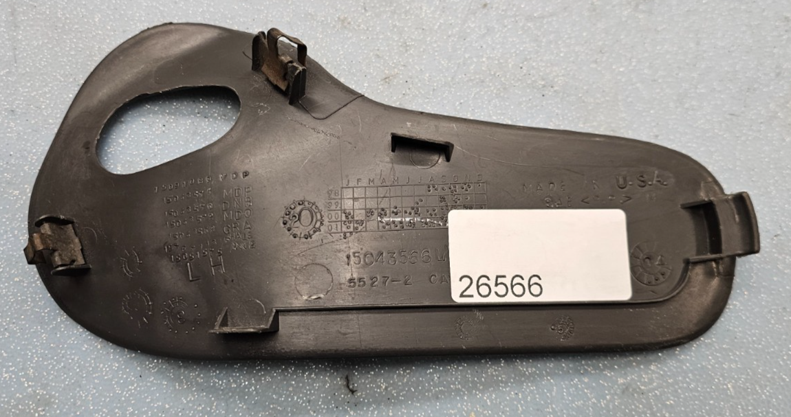 03-06 SILVERADO SIERRA TAHOE LEFT FRONT INTERIOR DOOR PANEL HANDLE COVER PEWTER