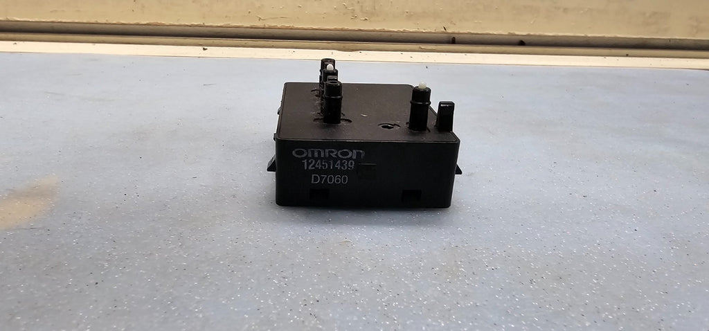 🔥04-11 TRAILBLAZER ENVOY CADILLAC STS LEFT DRIVER SEAT SWITCH BEZEL BLACK