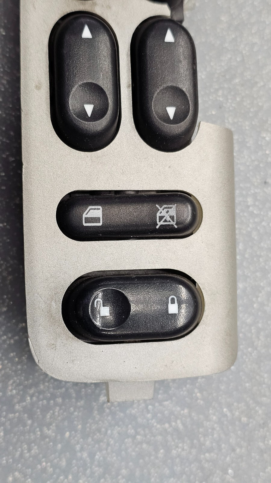 01-07 Escape Mariner Tribute Front Left Driver Master Door Window Switch Silver