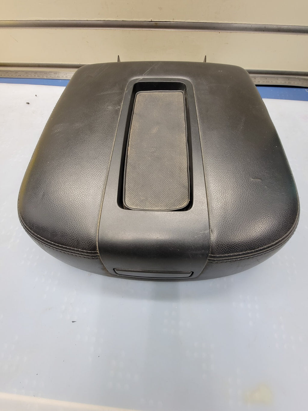 🔥07-13 Chevy Tahoe, Suburban, Yukon Leather Console Lid Armrest Cover Black JS5