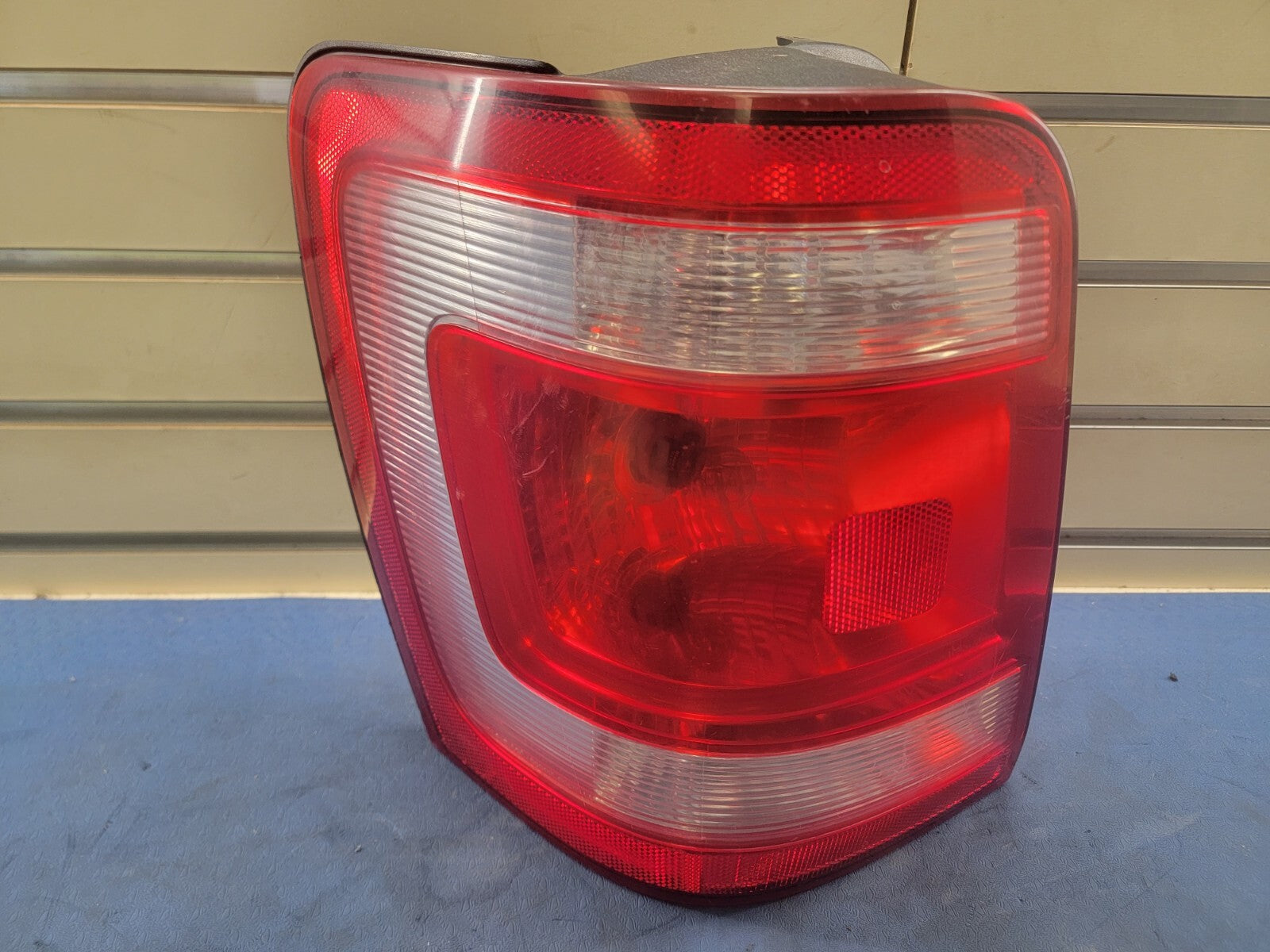 🔥08-12 Ford Escape left driver Side Rear Tail Light Lamp Assembly chrome OEM