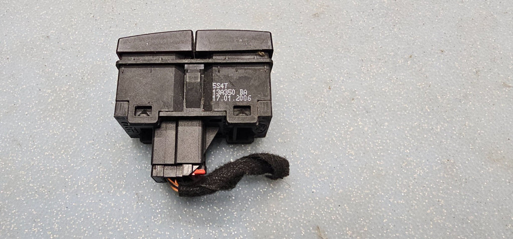 🔥05-07 FORD Focus Emergency Hazard Light Flasher Button Control Switch  BLACK