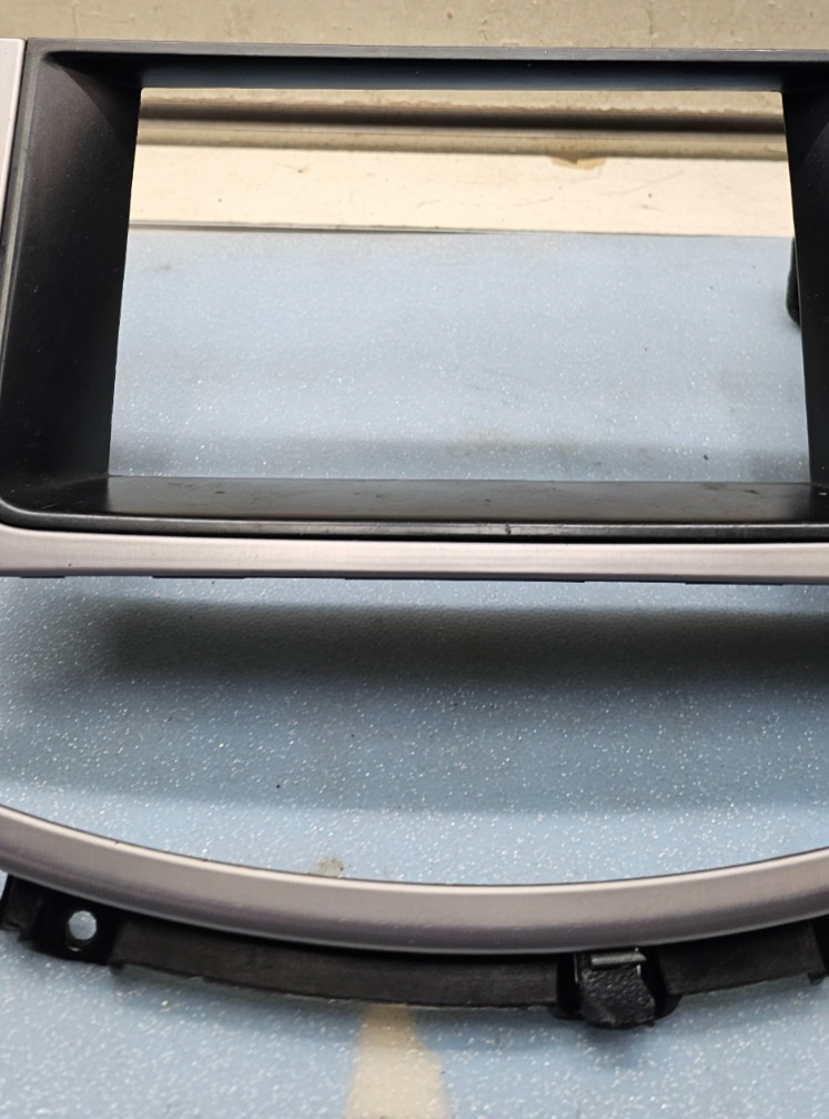 🔥2009-2014 Hyundai Genesis Center Trim Radio Bezel Air Vent Panel Silver