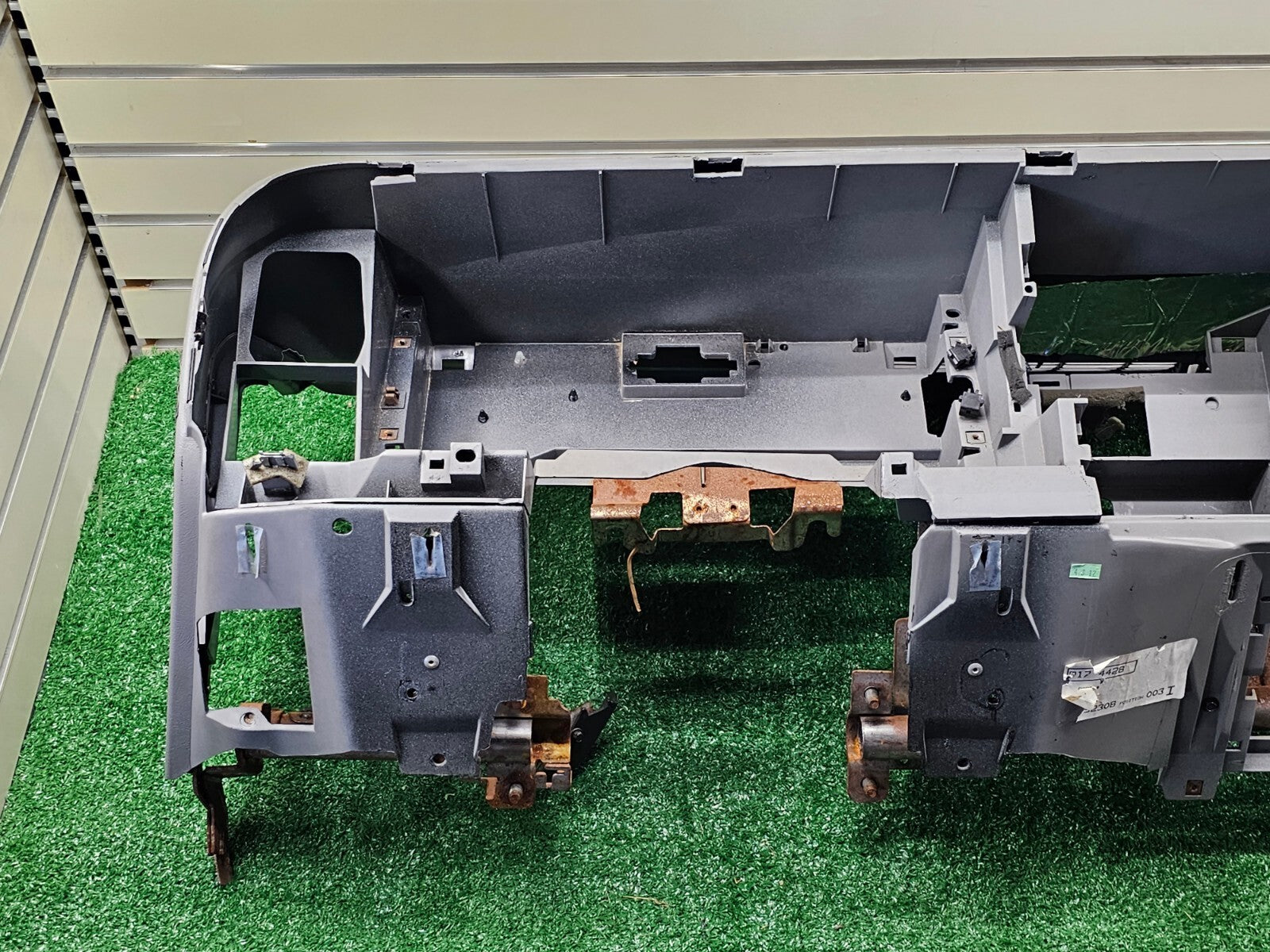 95-99 CHEVY GMC C/K Dashboard DASH CORE Frame Mount Storage Assembly LT Gray DB2
