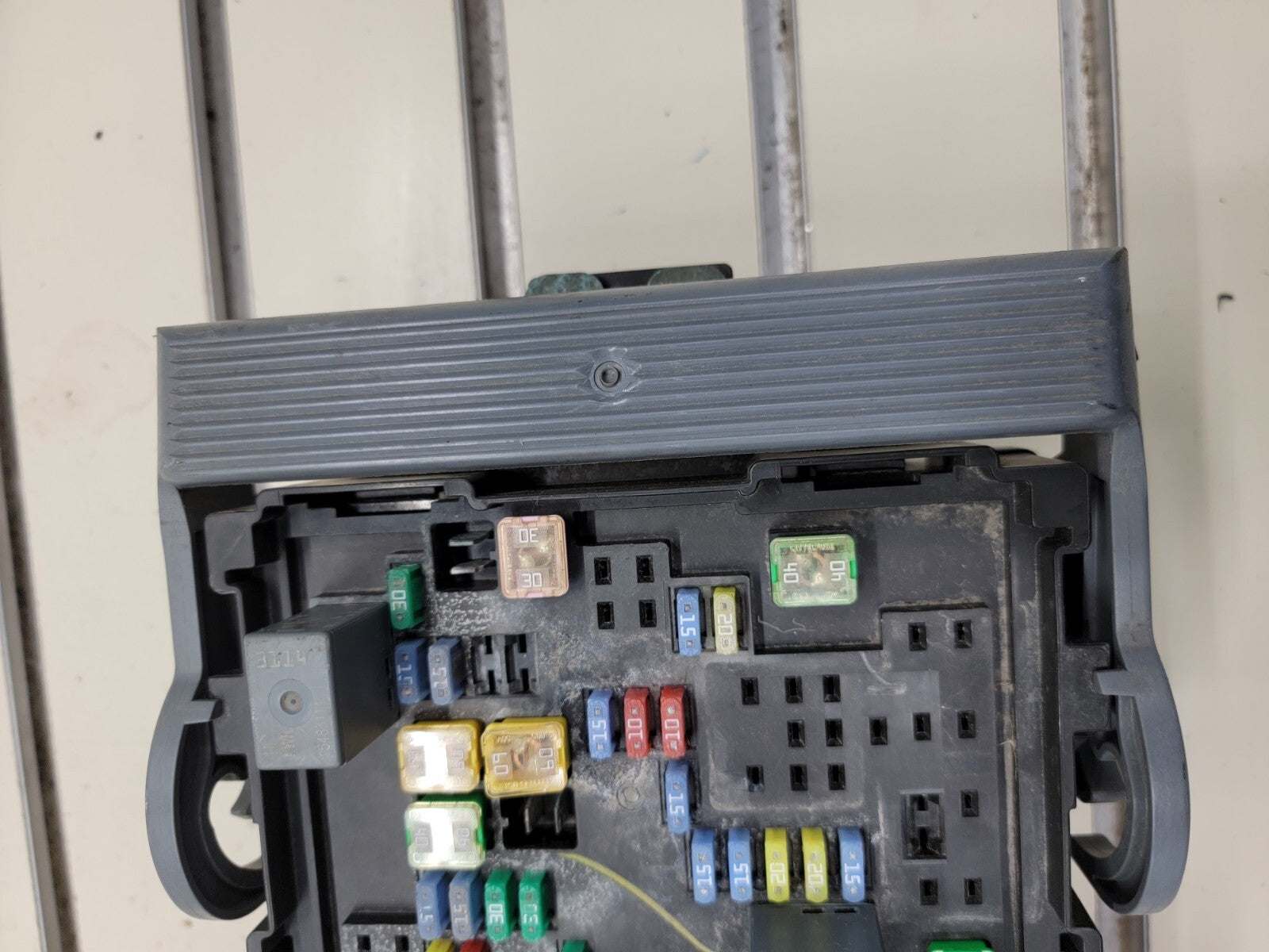 🔥 2007-2009 Tahoe Suburban Yukon Fuse Box Module A215 gray grey
