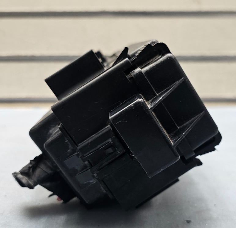 🔥2006 Commander Grand Cherokee 3.7L Engine HOOD FUSE Relay BOX Release Cover