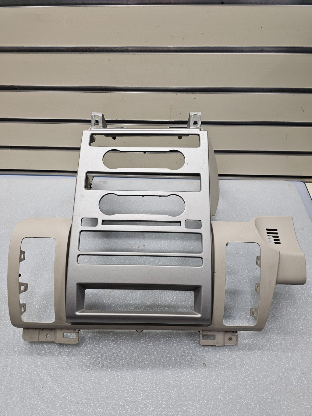 🔥09-12 FORD FLEX FRONT CENTER DASH RADIO A/C CLIMATE BEZEL TRIM OEM SILVER/TAN