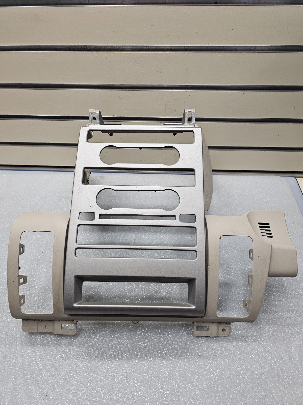 🔥09-12 FORD FLEX FRONT CENTER DASH RADIO A/C CLIMATE BEZEL TRIM OEM SILVER/TAN