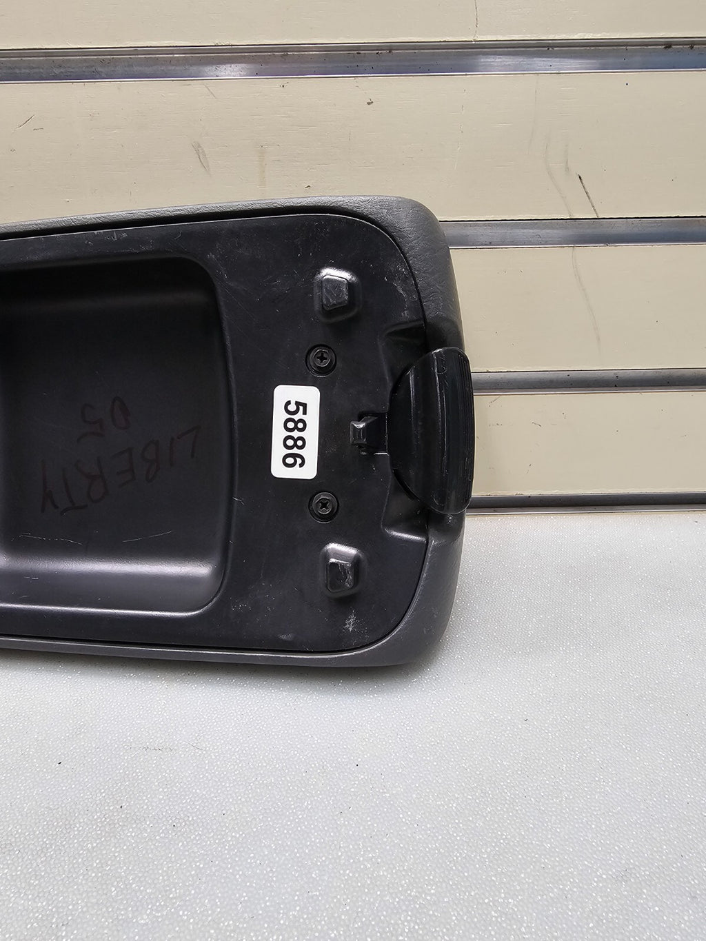 🔥2002-2007 Jeep Liberty Front Center Console Arm Rest Lid Cover Black OEM