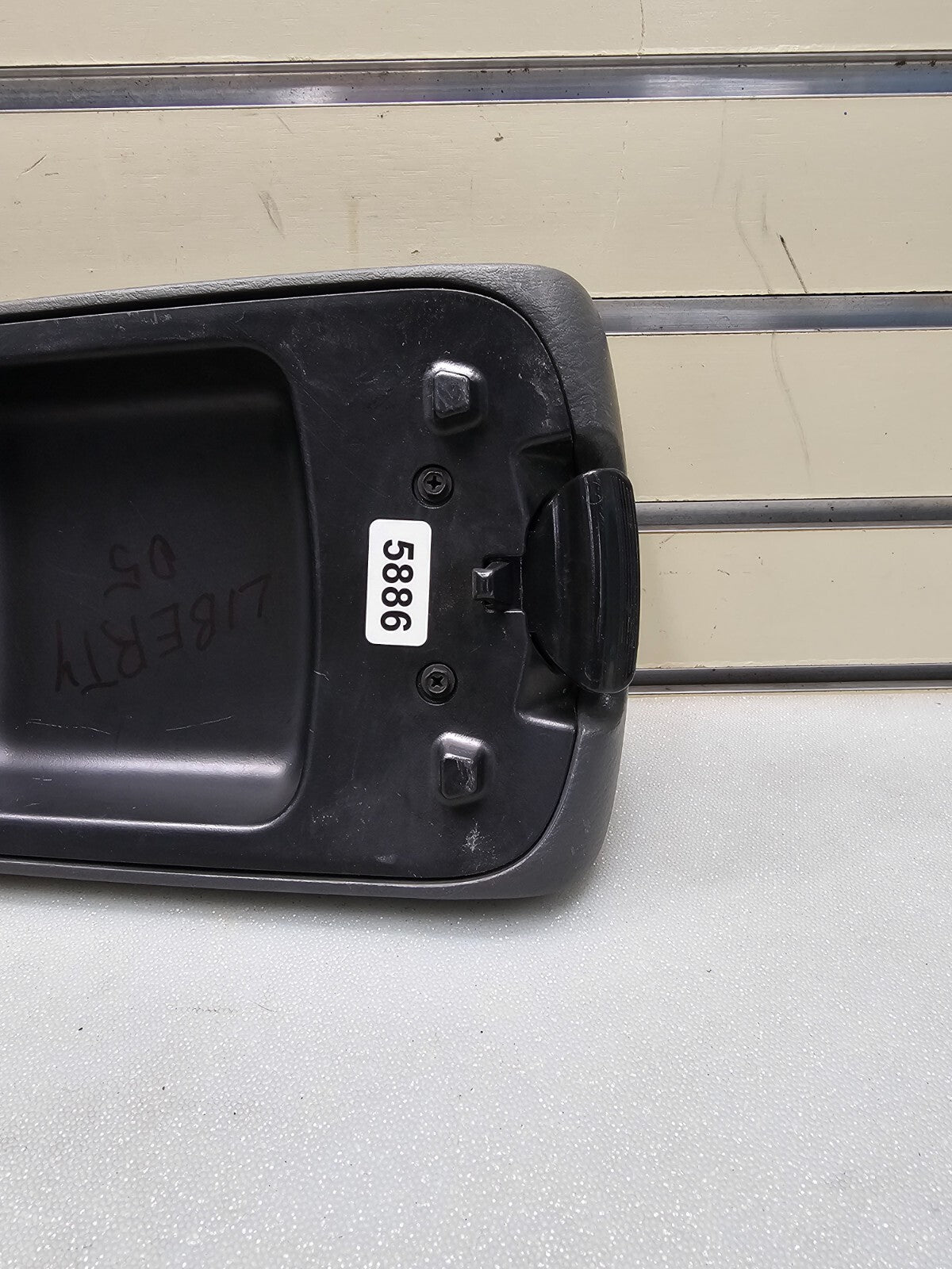 🔥2002-2007 Jeep Liberty Front Center Console Arm Rest Lid Cover Black OEM