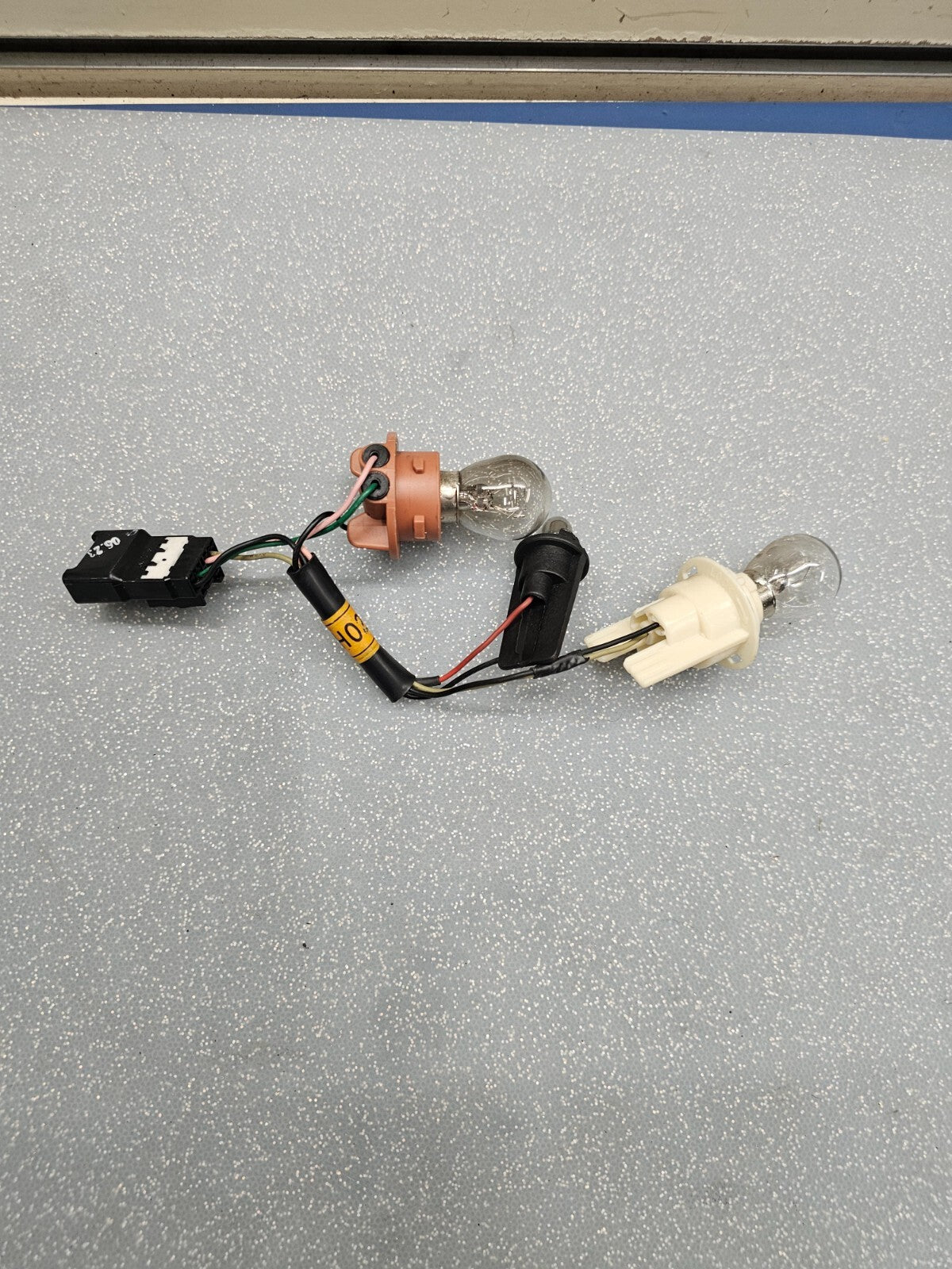 07-10 HYUNDAI ELANTRA TAIL LIGHT BRAKE LIGHT BULB SOCKET WIRING HARNESS ASSEMBLY