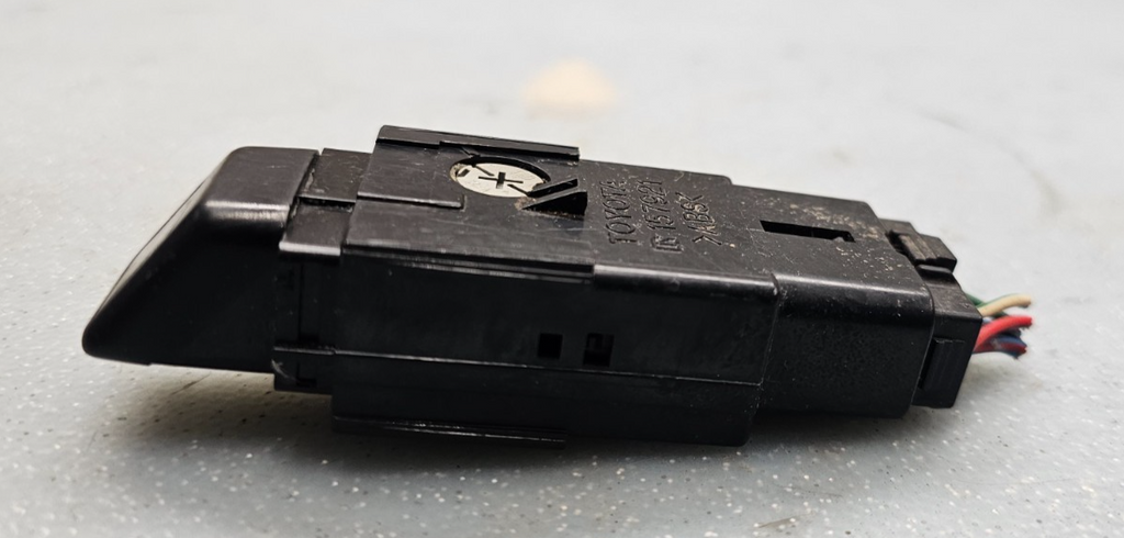 🔥1996-1999 TOYOTA 4RUNNER HAZARD EMERGENCY CONTROL SWITCH OEM