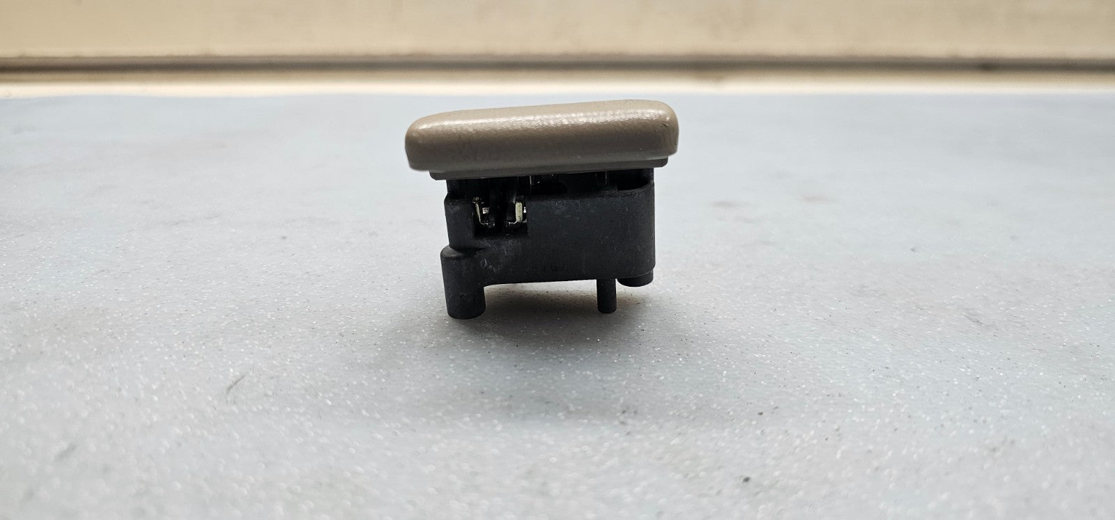 🔥1998-2002 Toyota Corolla Glove Box Storage Compartment Latch Assembly Tan OEM