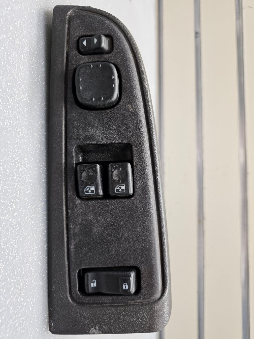 03-06 Silverado Sierra Power Front Driver Window Control Switch Assembly WS4