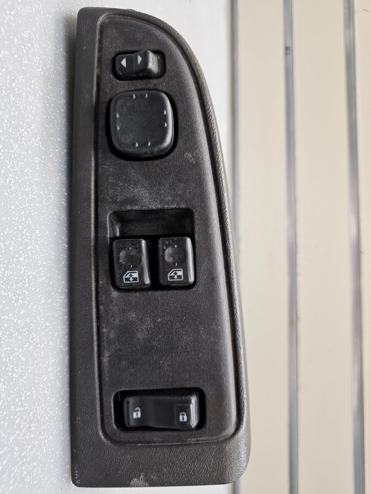 03-06 Silverado Sierra Power Front Driver Window Control Switch Assembly WS4