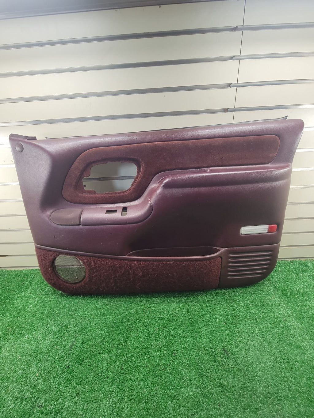 🔥95-99 Chevy GMC Silverado C/K DOOR PANEL Front Passenger Right RED OEM D2