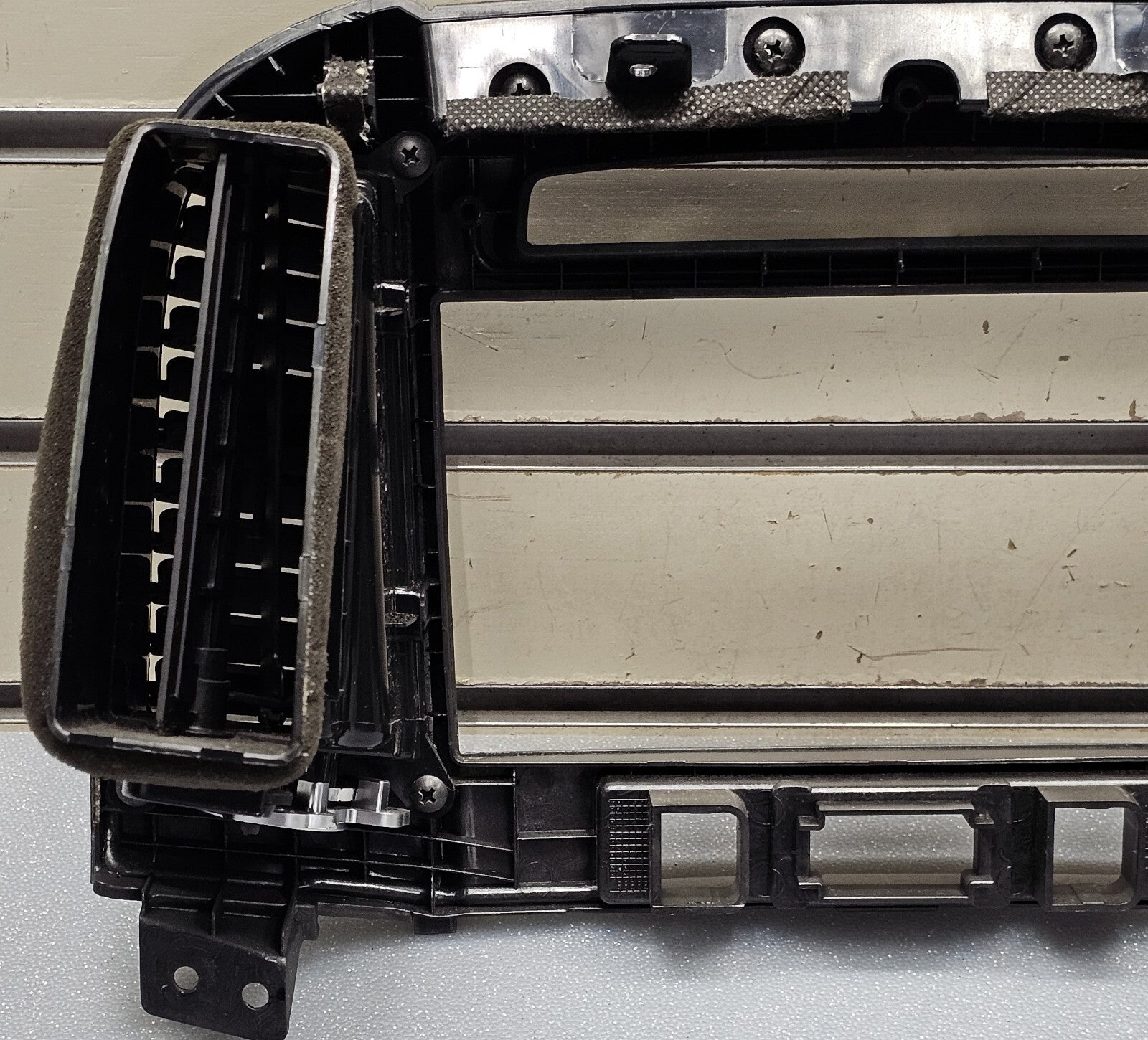 07-12 Santa Fe Dash AM FM Radio Stereo Audio Bezel Climate Trim Panel Black B53