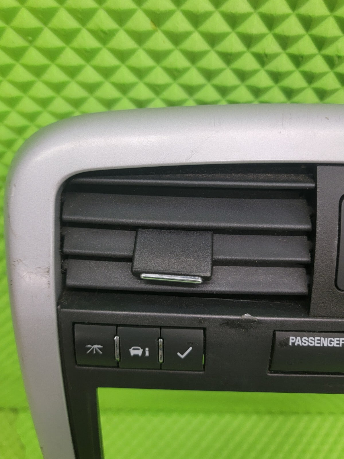 07-09 Equinox Center Dash Radio Climate Stereo Bezel Trim Panel SILVER/BLACK B43