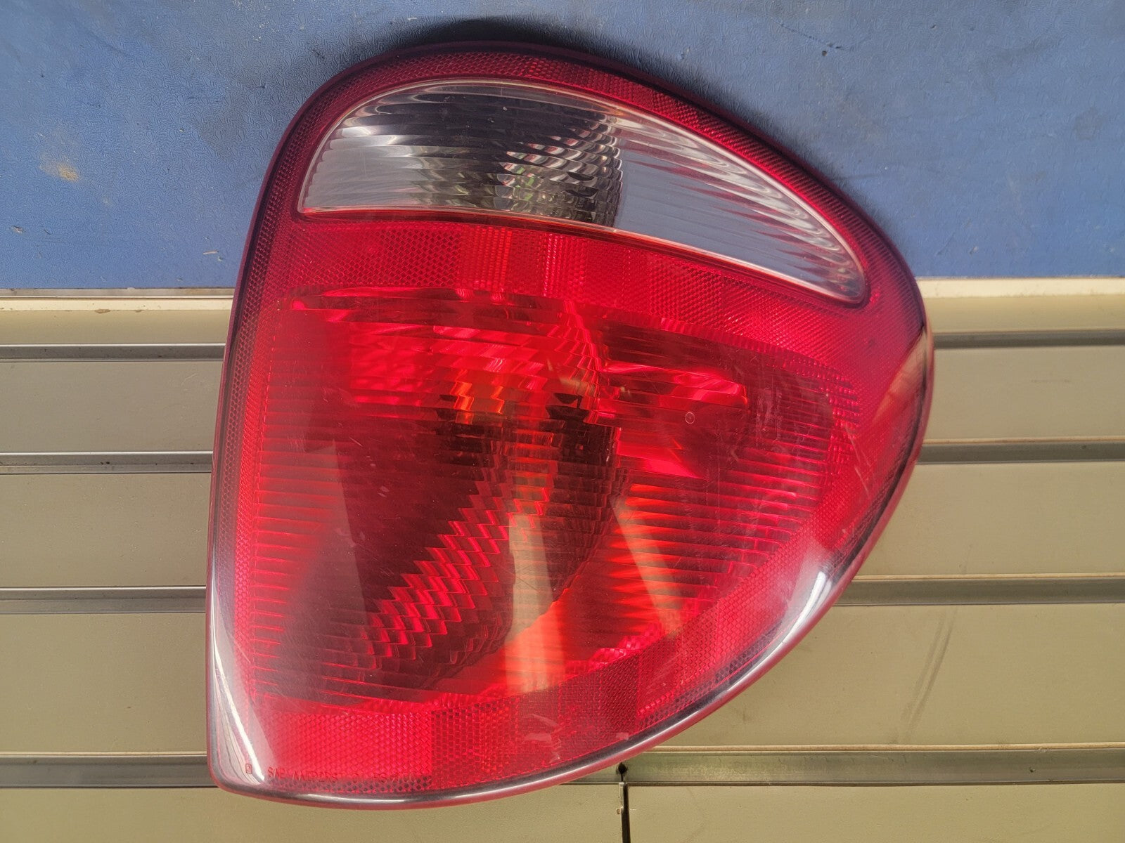 🔥04-07 chrysler Town Country Dodge Grand Caravan Passenger Tail light Assembly