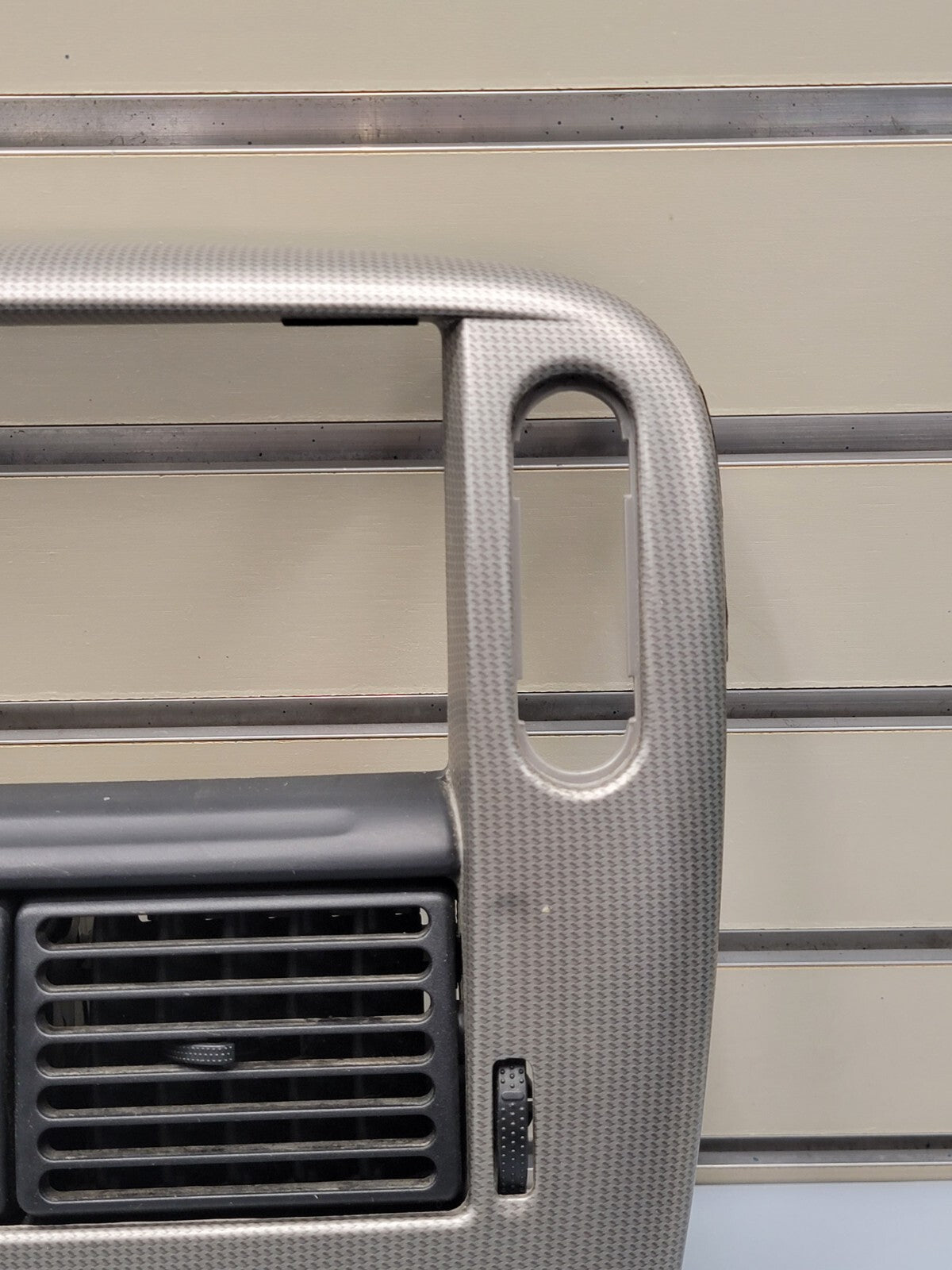 02-05 FORD EXPLORER RADIO AUDIO CLIMATE TEMPERATURE CONTROL BEZEL TRIM silver