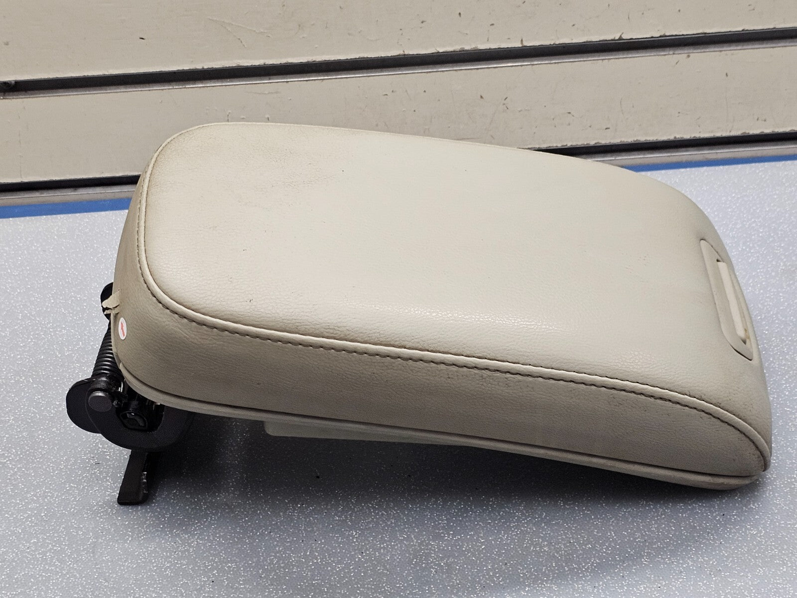 🔥00-04 Infiniti I30 I35 Center Console Leather Lid Armrest Cover Assembly Tan