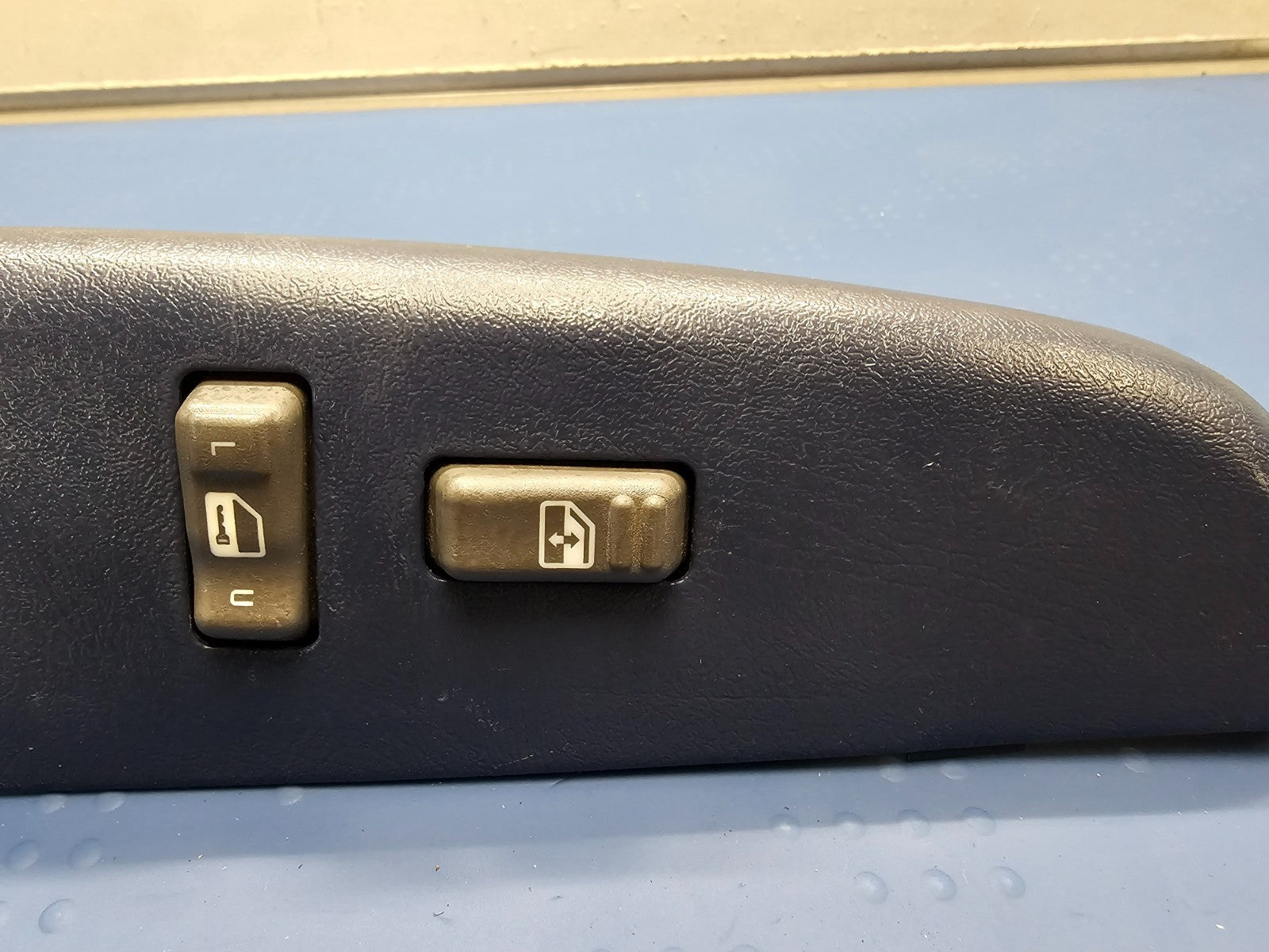99-02 Silverado SIERRA Front Right Passenger Power Window Switch Lock Black WS3