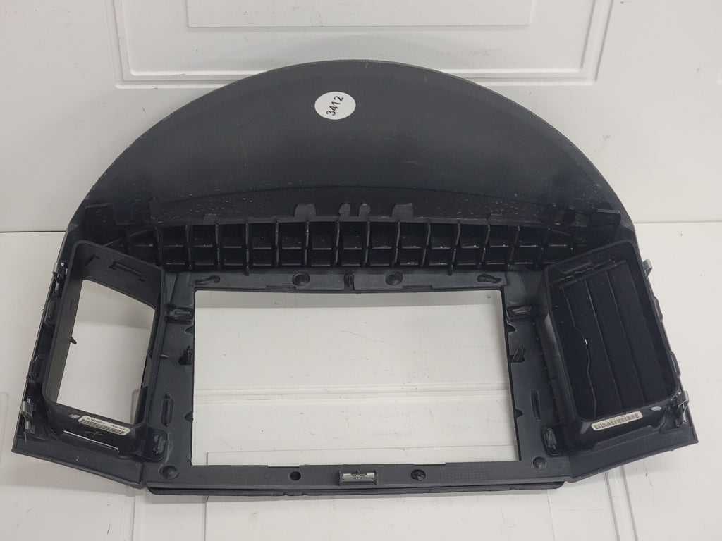 05-07 Jeep Grand Cherokee OEM radio bezel dash trim for navigation GPS Gray B73