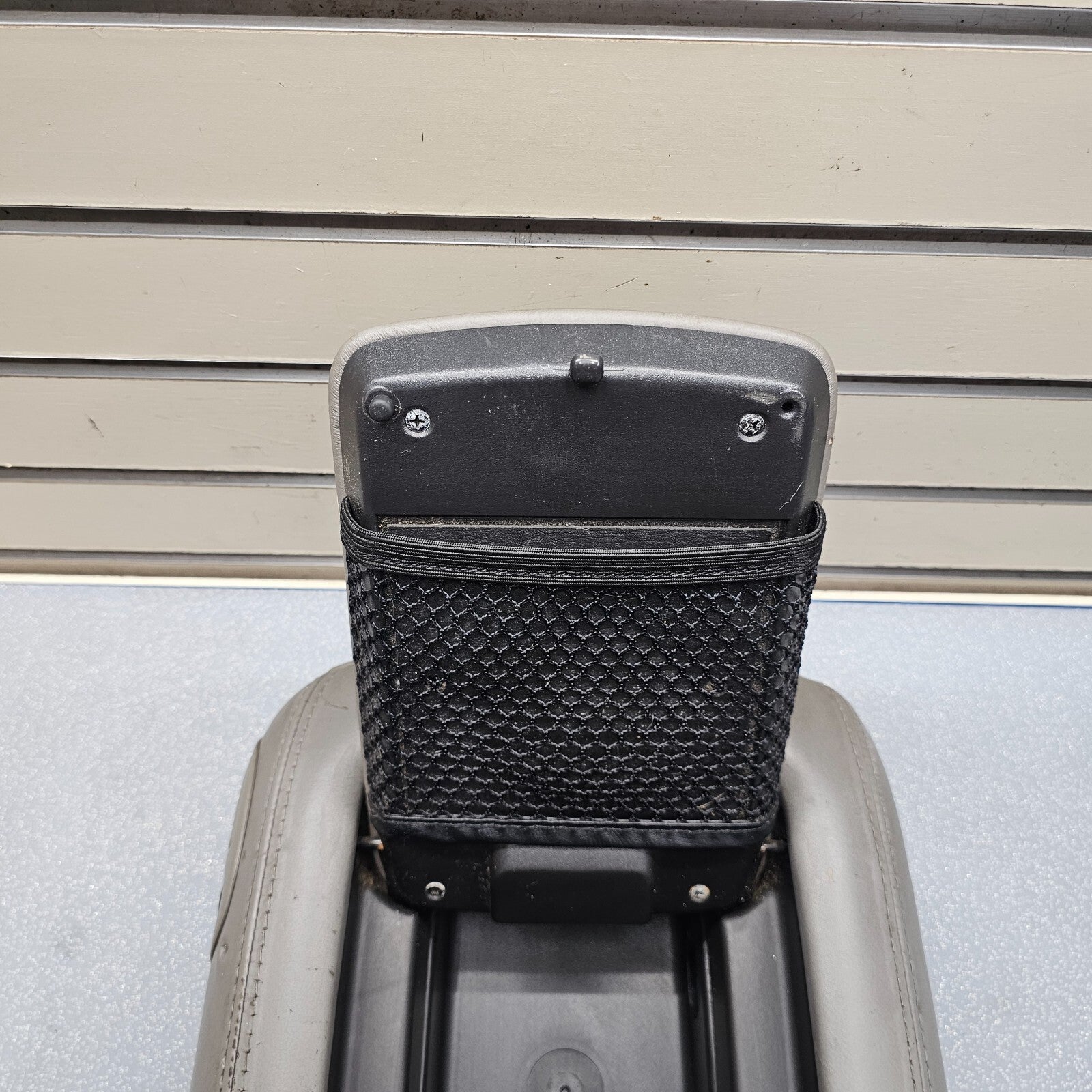 🔥01-02 Yukon Escalade Center Console Armrest Lid Cover Assembly LIGHT GRAY L8