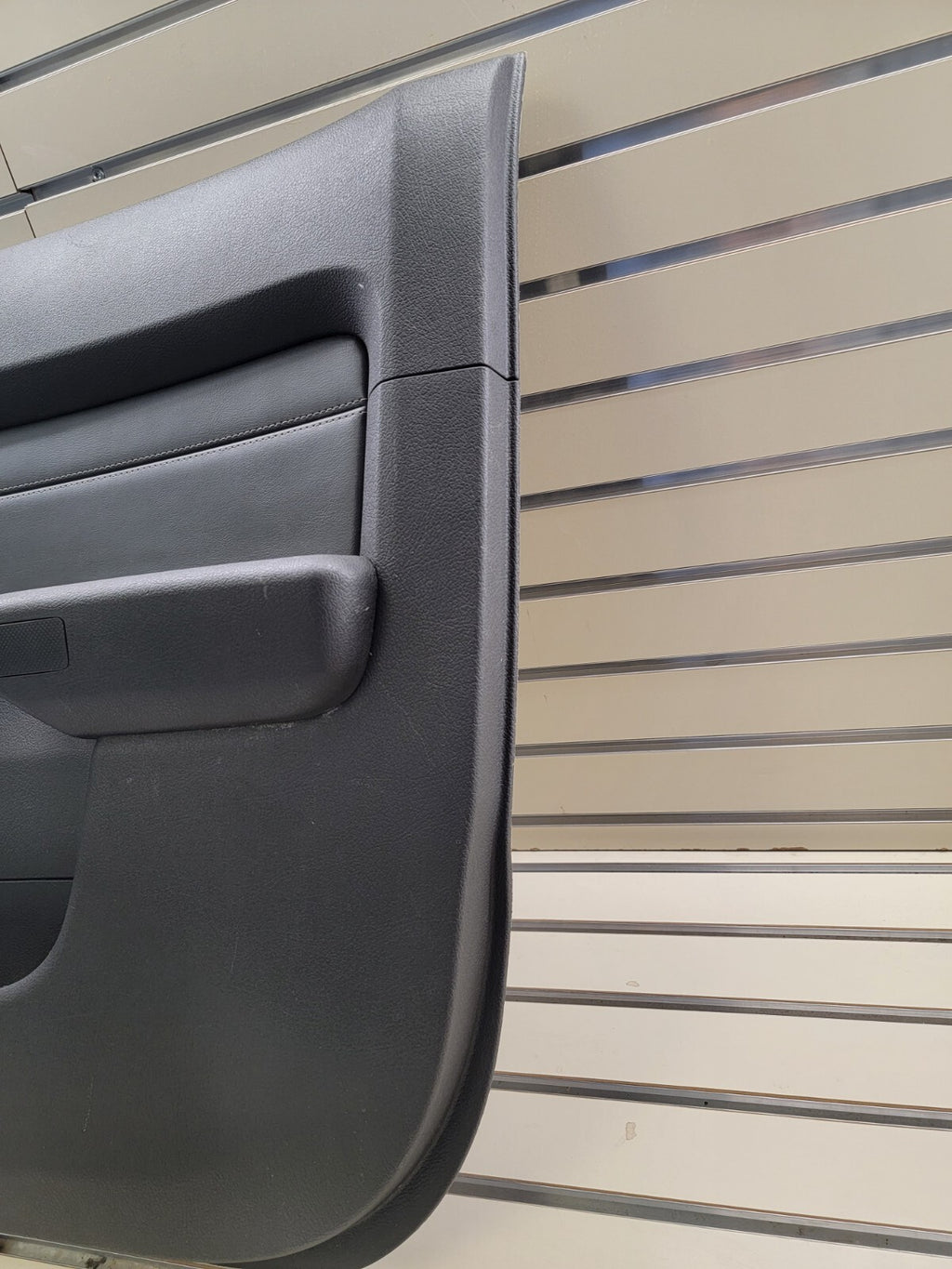 06-10 HUMMER H3 PASSENGER RIGHT FRONT DOOR TRIM PANEL black OEM
