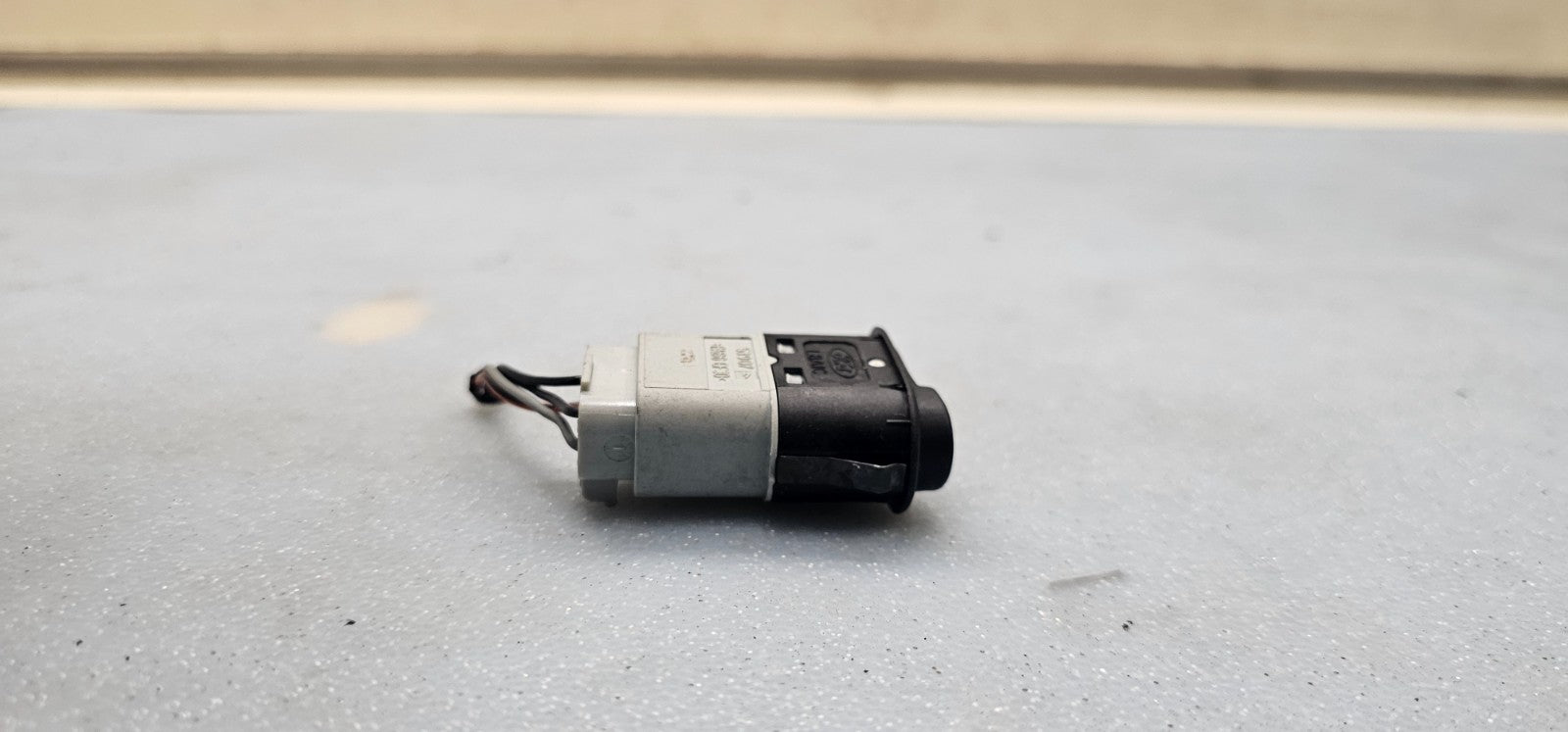 🔥98-02 Lincoln Town Car OEM traction control switch button Black