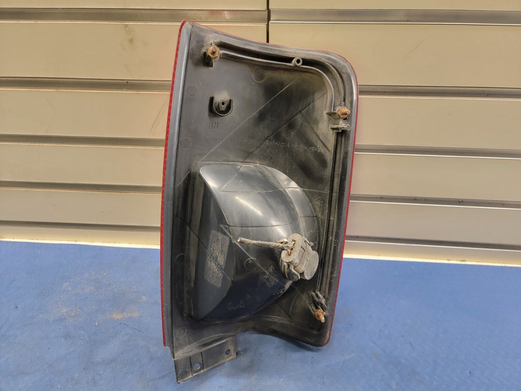 🔥1998-2000 Lincoln Navigator Left Driver Tail Light Lamp Outer Assembly