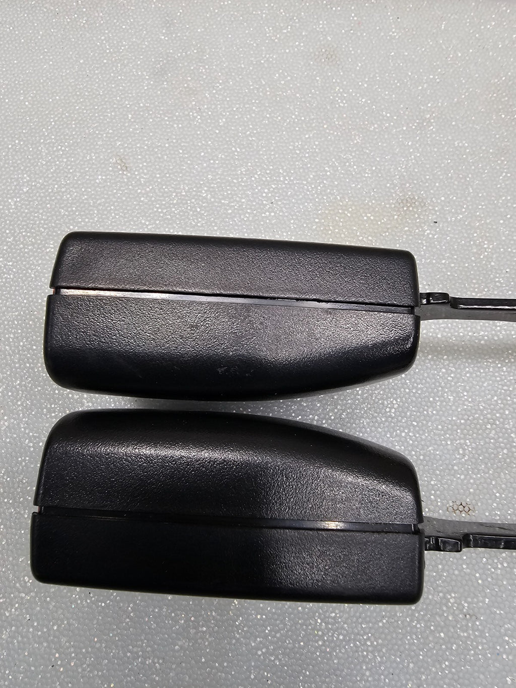 07-13 Chevrolet Silverado Sierra Extended Cab Rear Double Seat Belt buckle Latch