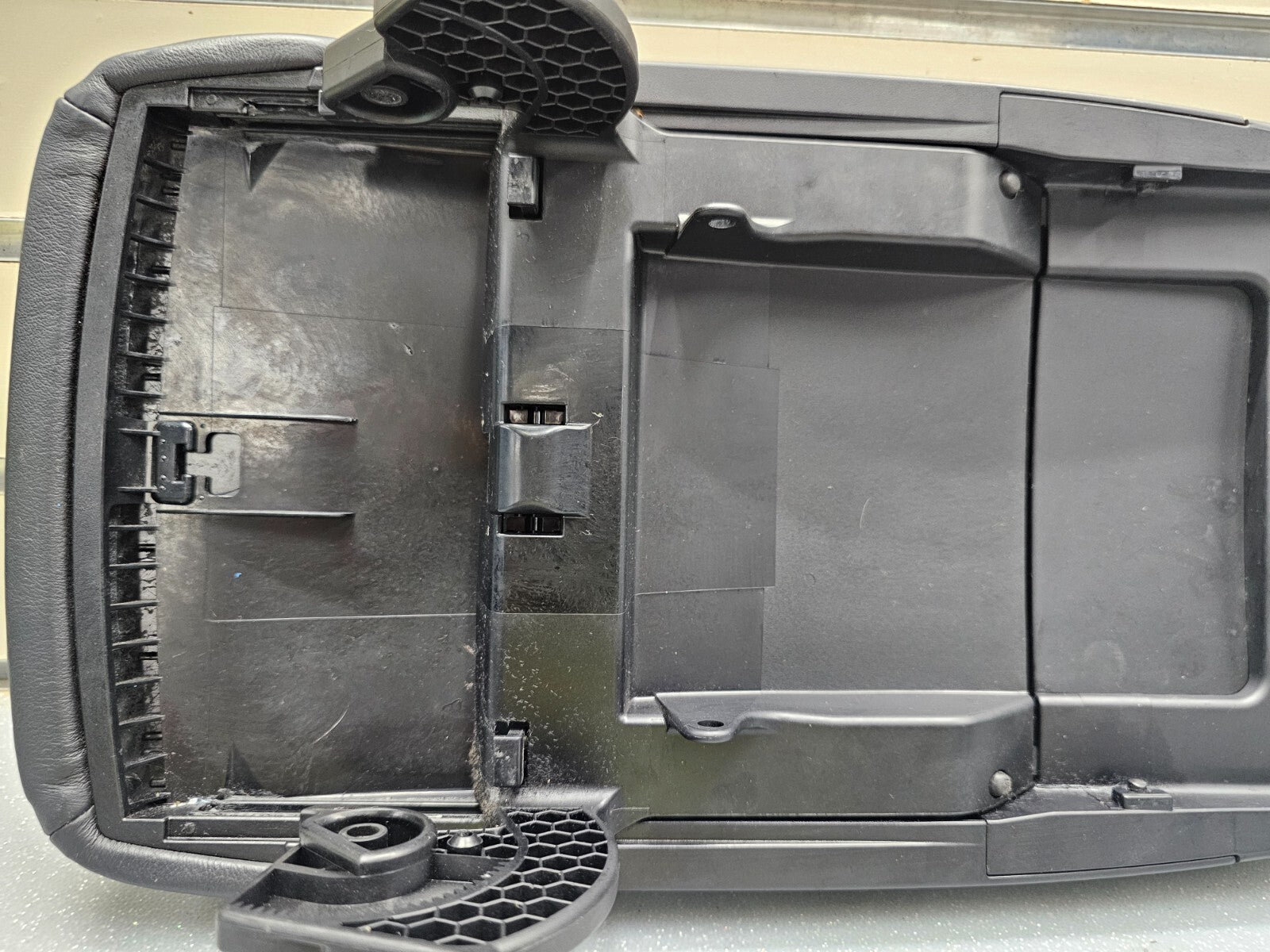 06-11 LEXUS GS350 GS450 CENTER CONSOLE ARMREST COVER LID LEATHER ASSEMBLY BLACK