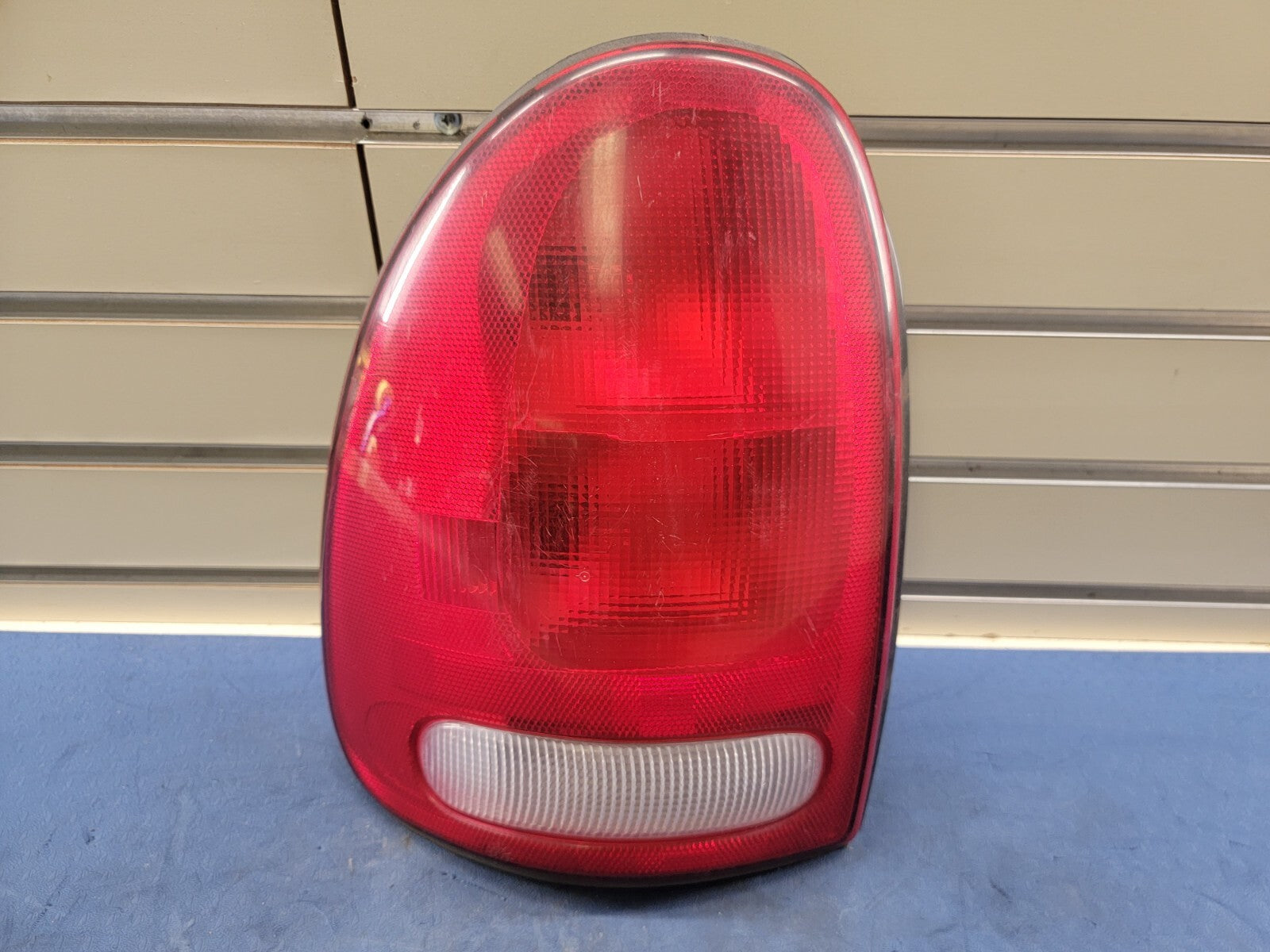 🔥1998-2003 Dodge Durango Tail Light Lens and Housing LEFT