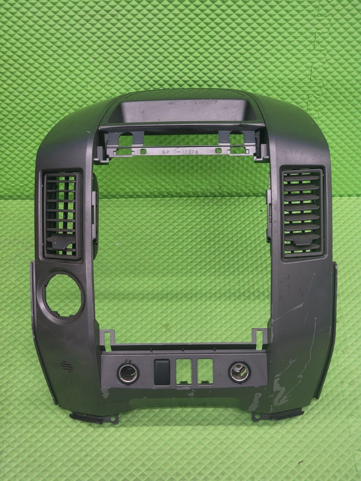 04-06 Nissan Titan Armada Center Dash Radio AC Surround Finisher Bezel Gray B47