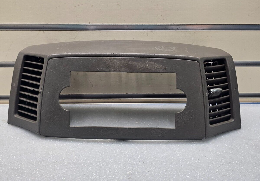 🔥05-07 Jeep Grand Cherokee Radio Dash Bezel Trim Surround AIR Vent GRAY B30