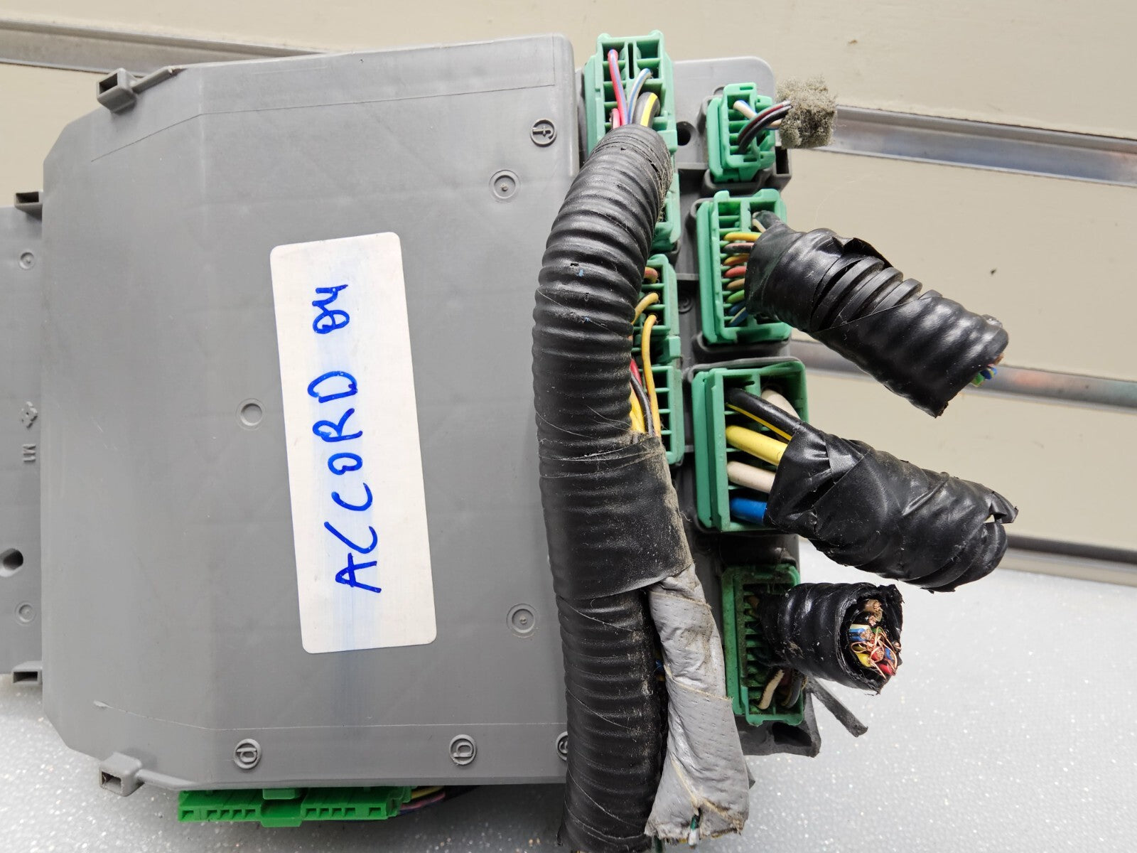 🔥03-05 Honda Accord 4cyl 4dr sedan INTERIOR Engine Fuse Relay Box Compartment