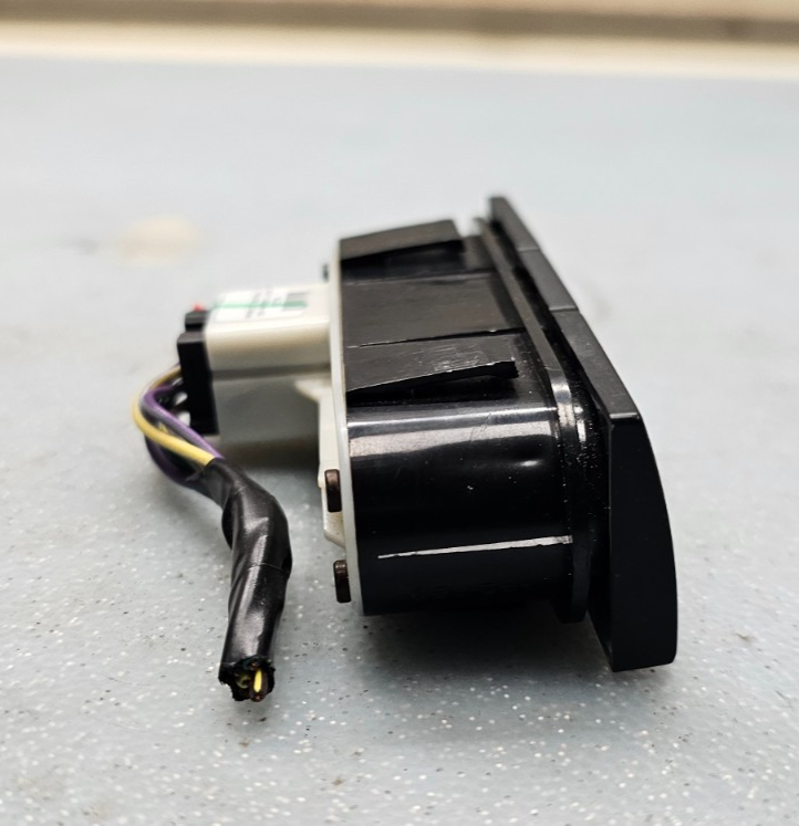 06-09 FUSION MERCURY MILAN CENTER DASH HAZARD BUTTON SWITCH PASS RADIO BEZEL