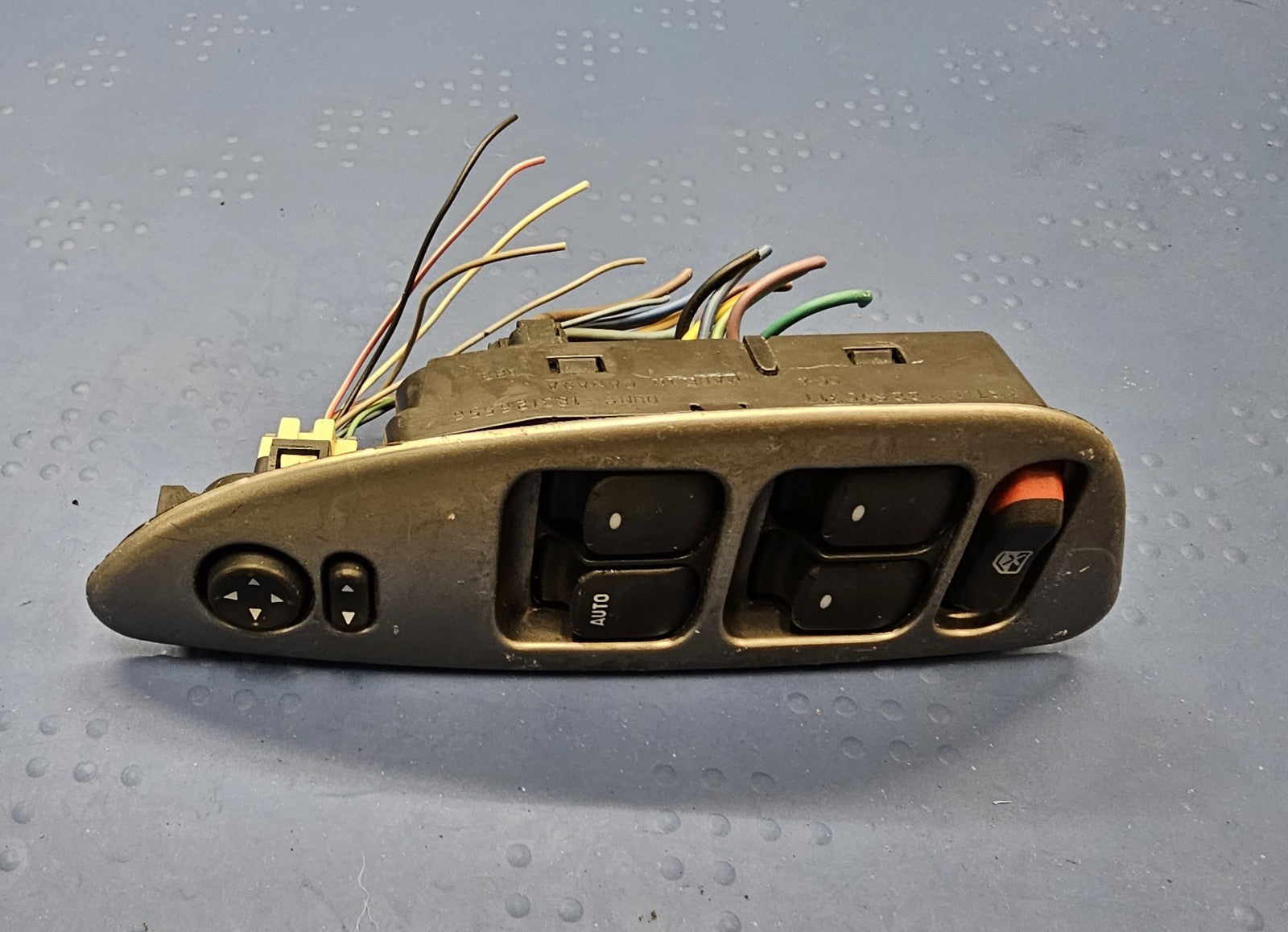 04-07 MALIBU LEFT DRIVER MASTER POWER WINDOW DOOR CONTROL SWITCH ASSEMBLY SILVER