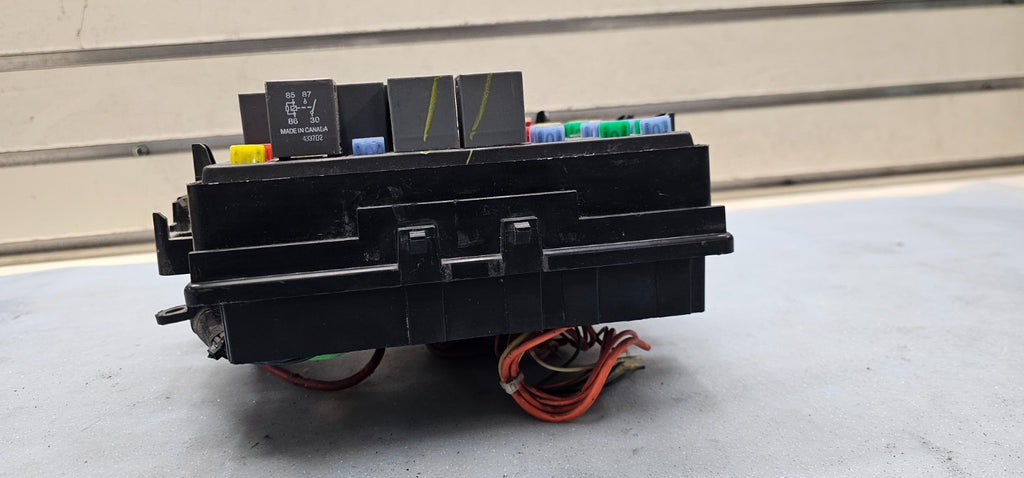 🔥03-06 Tahoe Yukon Engine Electrical Power Fuse Relay Junction Box Assembly