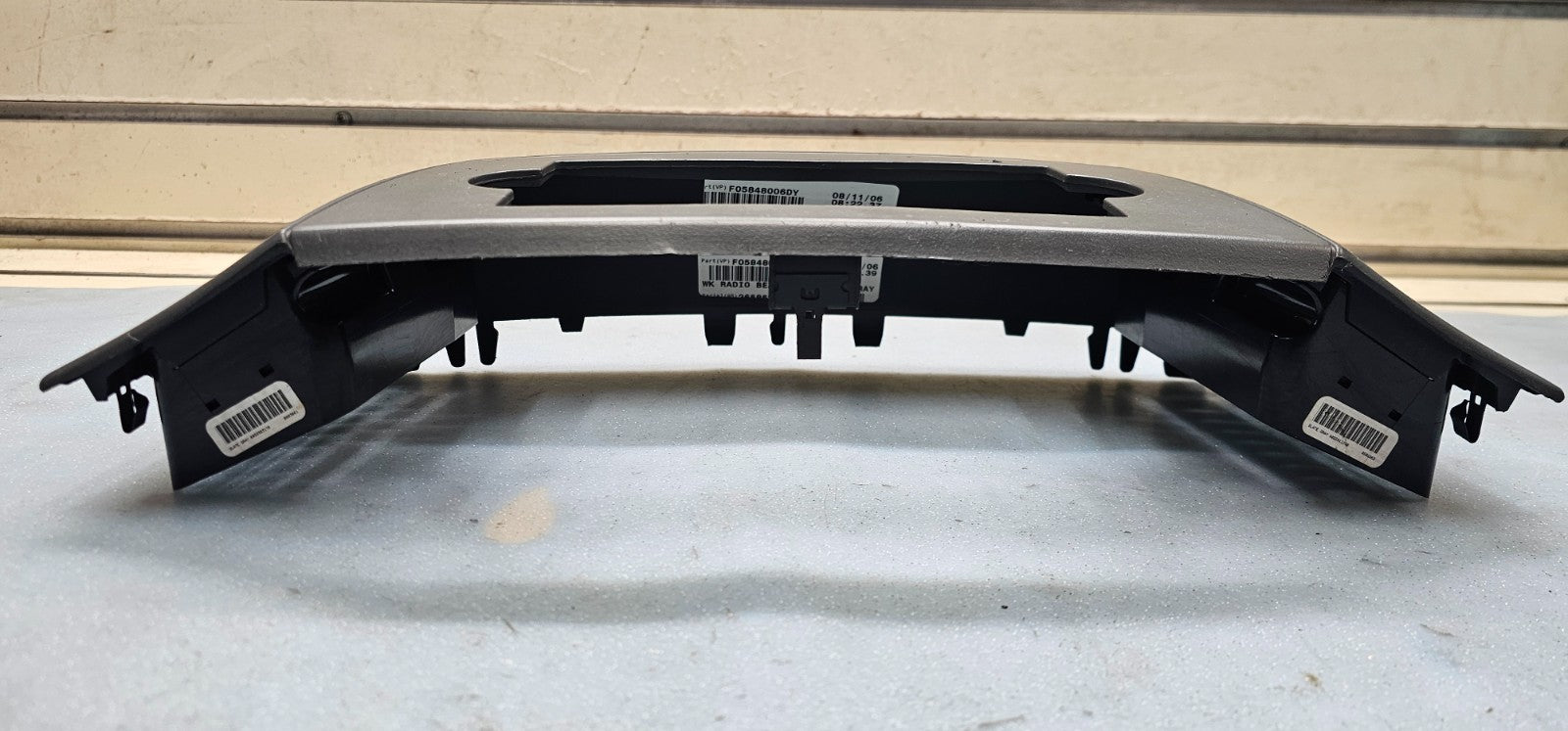 🔥2005-2007 Jeep Grand Cherokee Dash RADIO TRIM BEZEL W VENTS Gray B30