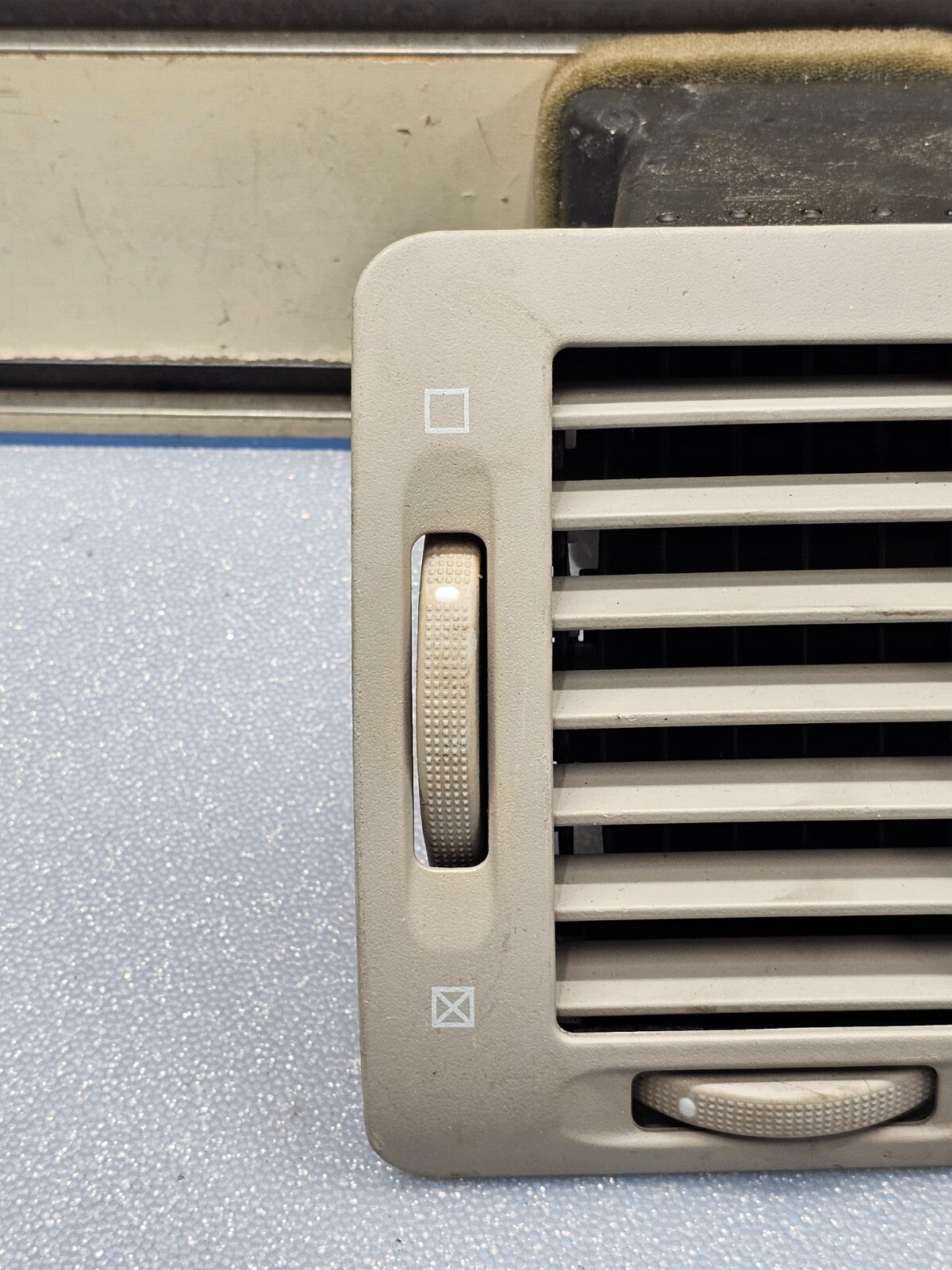 🔥06-11 Cadillac DTS Dash Right Passenger A/C Air Vent Heater Conditioning Tan