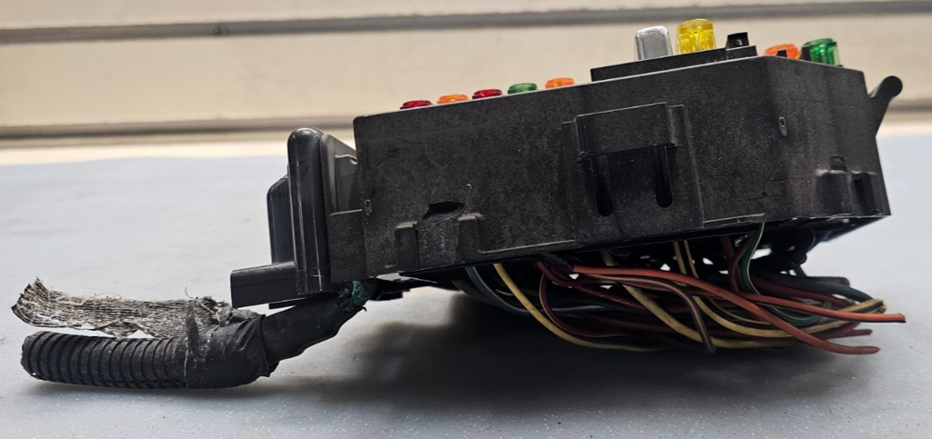 🔥97-98 Ford F250 F350 Fuse Box Junction Relay Block Integrated Power Module BCM