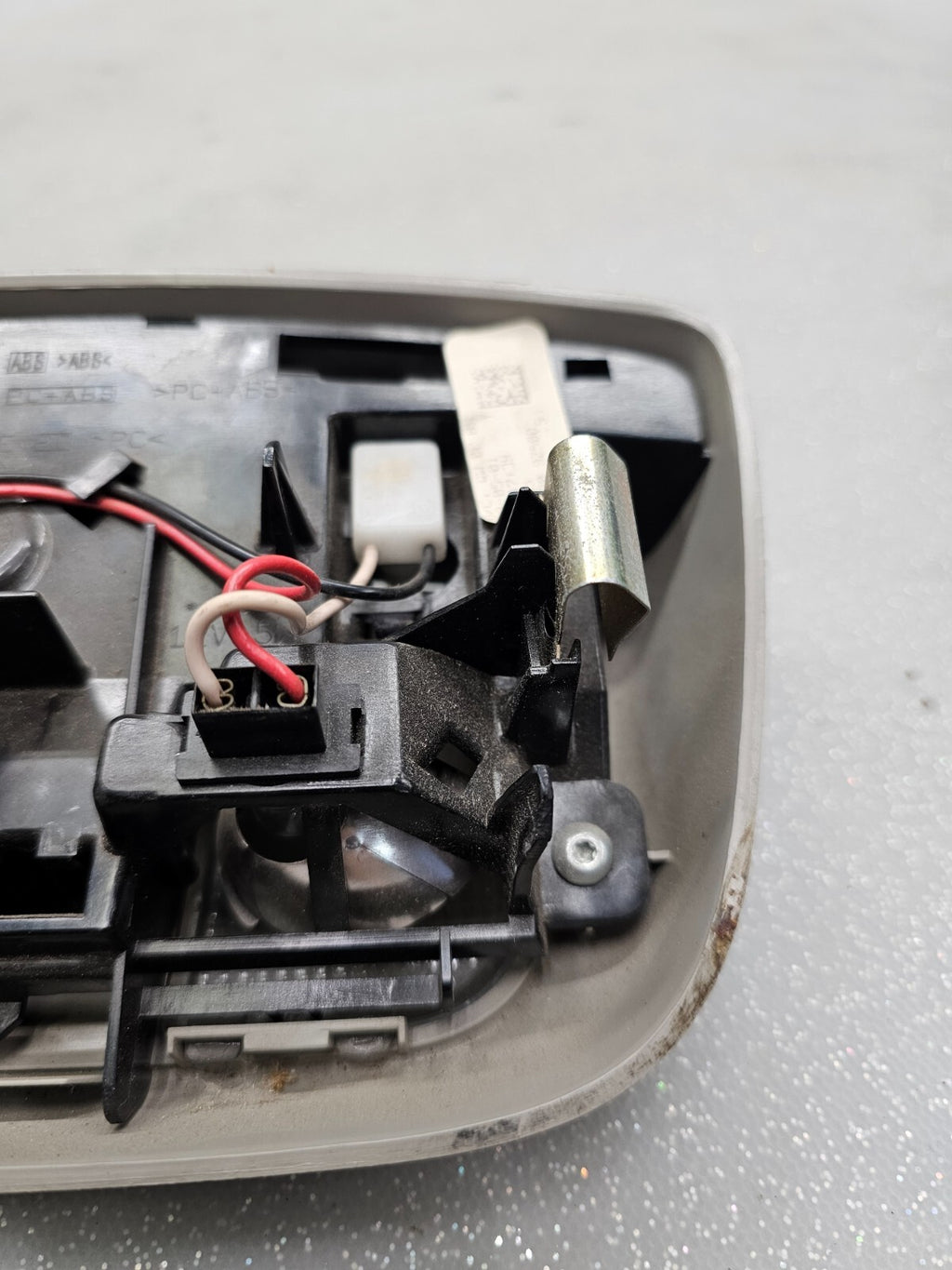 🔥02-04 Nissan Xterra Frontier OVERHEAD MAP DOME INTERIOR LIGHT GREY OEM