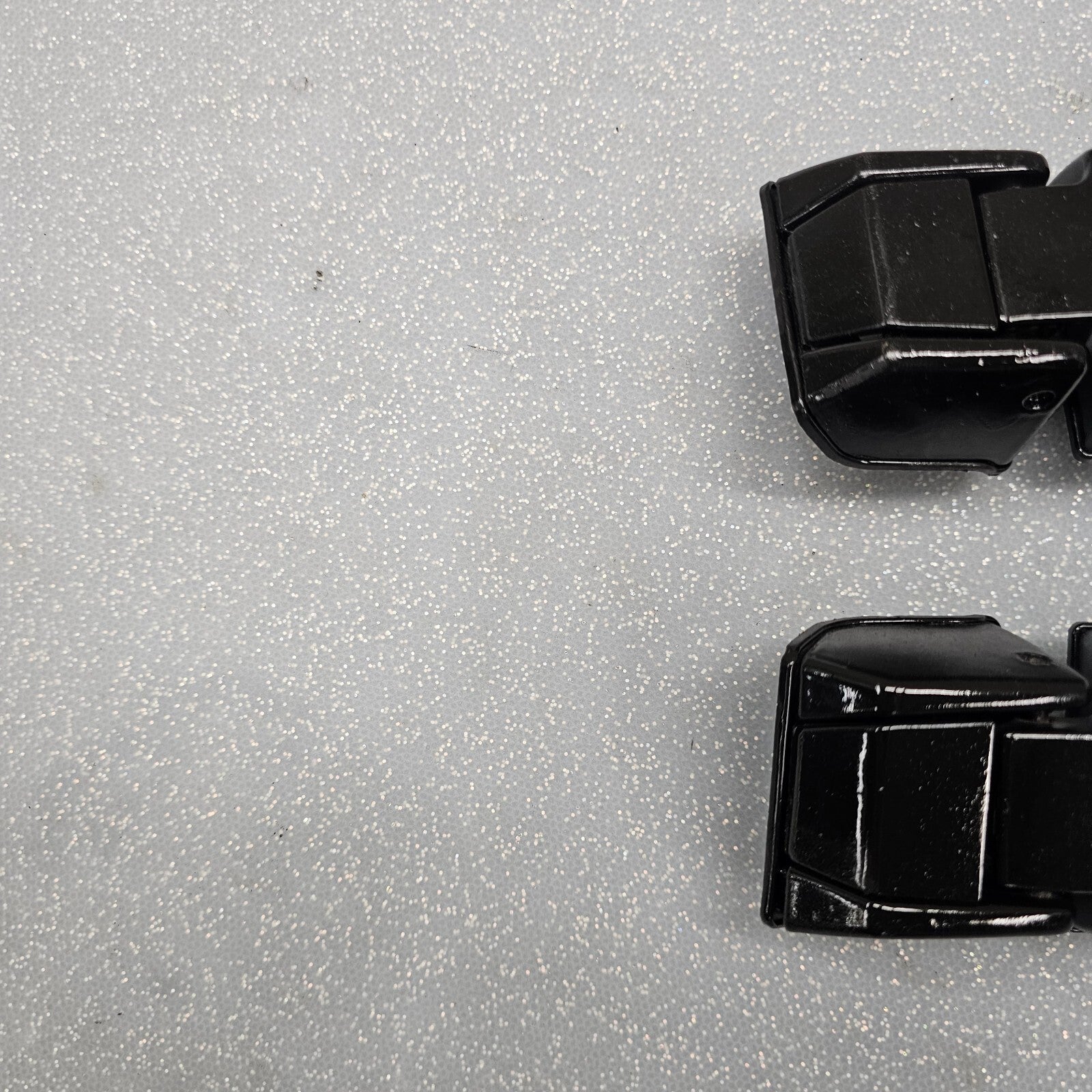 06-10 JEEP COMMANDER REAR LIFTGATE GLASS WINDOW HINGES SET LEFT RIGHT OEM/JC