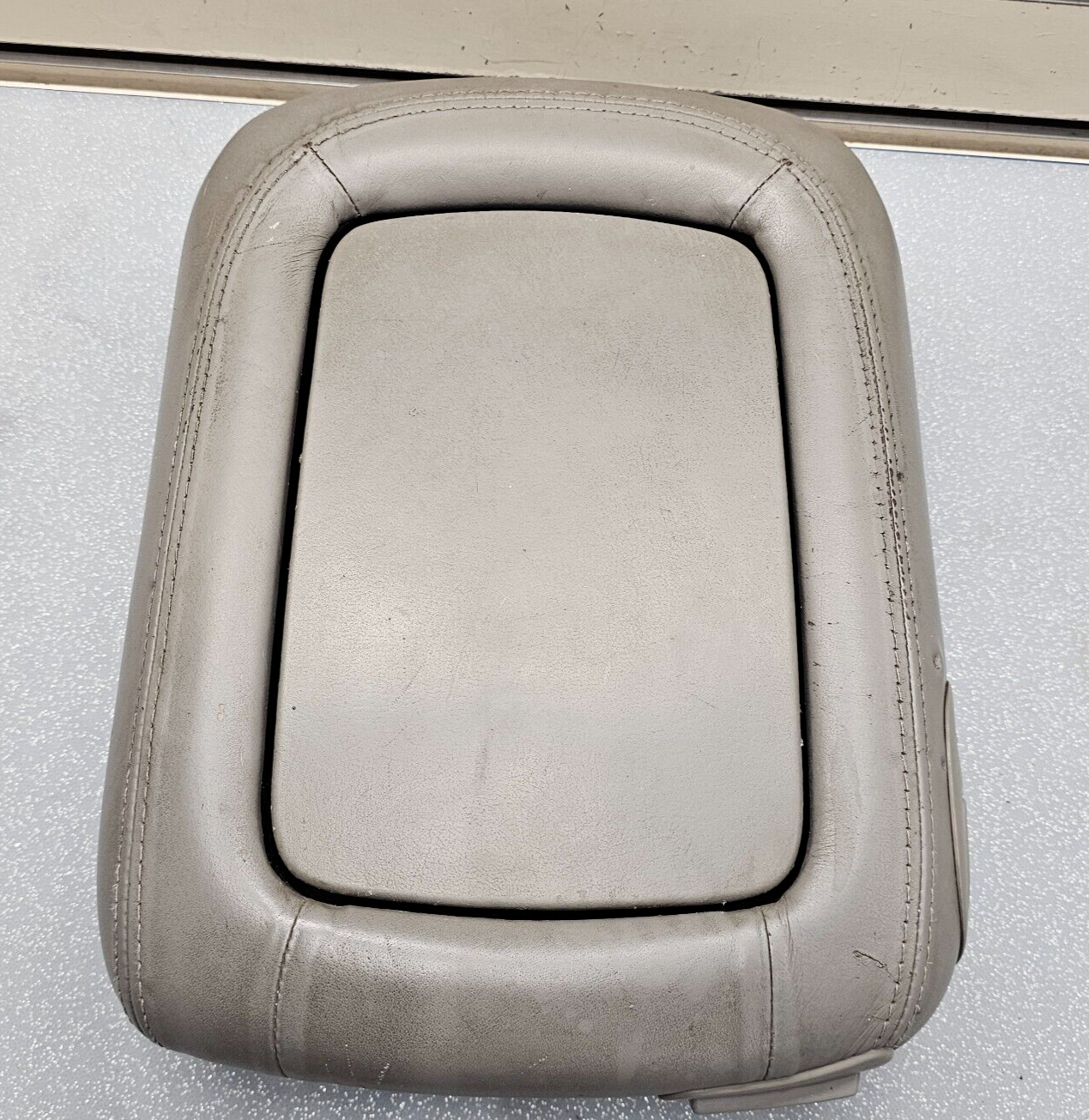 🔥01-02 Yukon Escalade Center Console Armrest Lid Cover Assembly LIGHT GRAY L8
