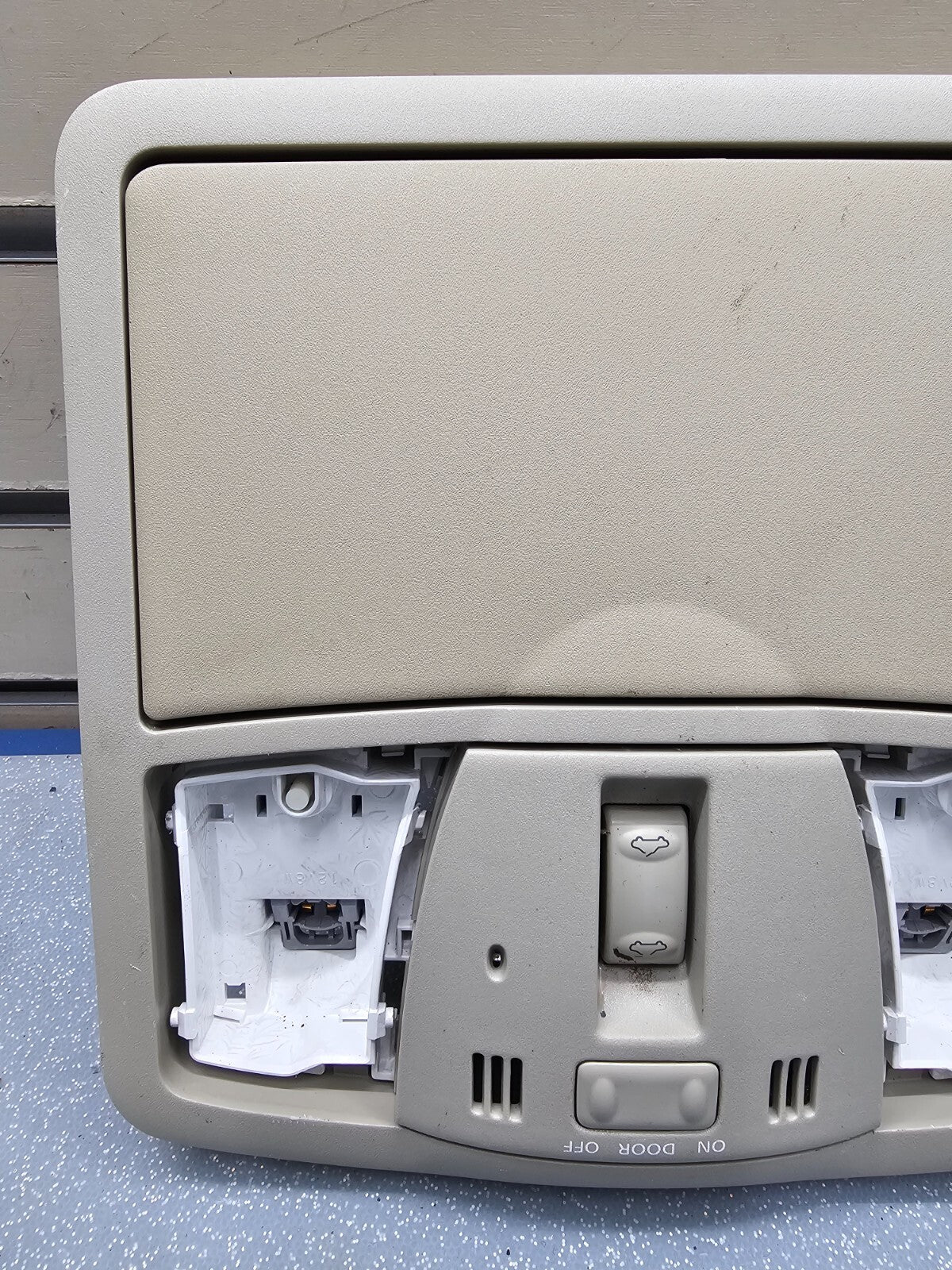 🔥09-13 Maxima Murano Overhead Roof Console Interior Storage Assembly LT Gray